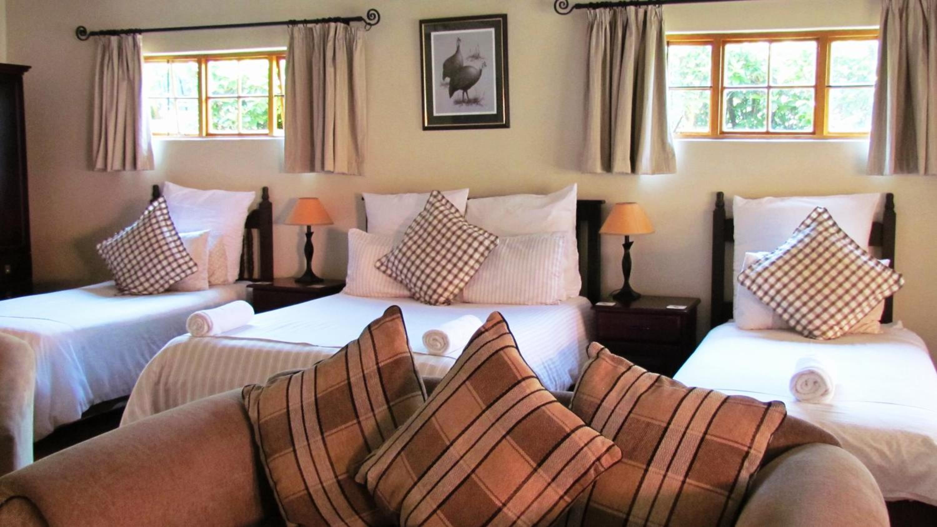 Deluxe Double Room (2 Adults + 1 Child) photo 2