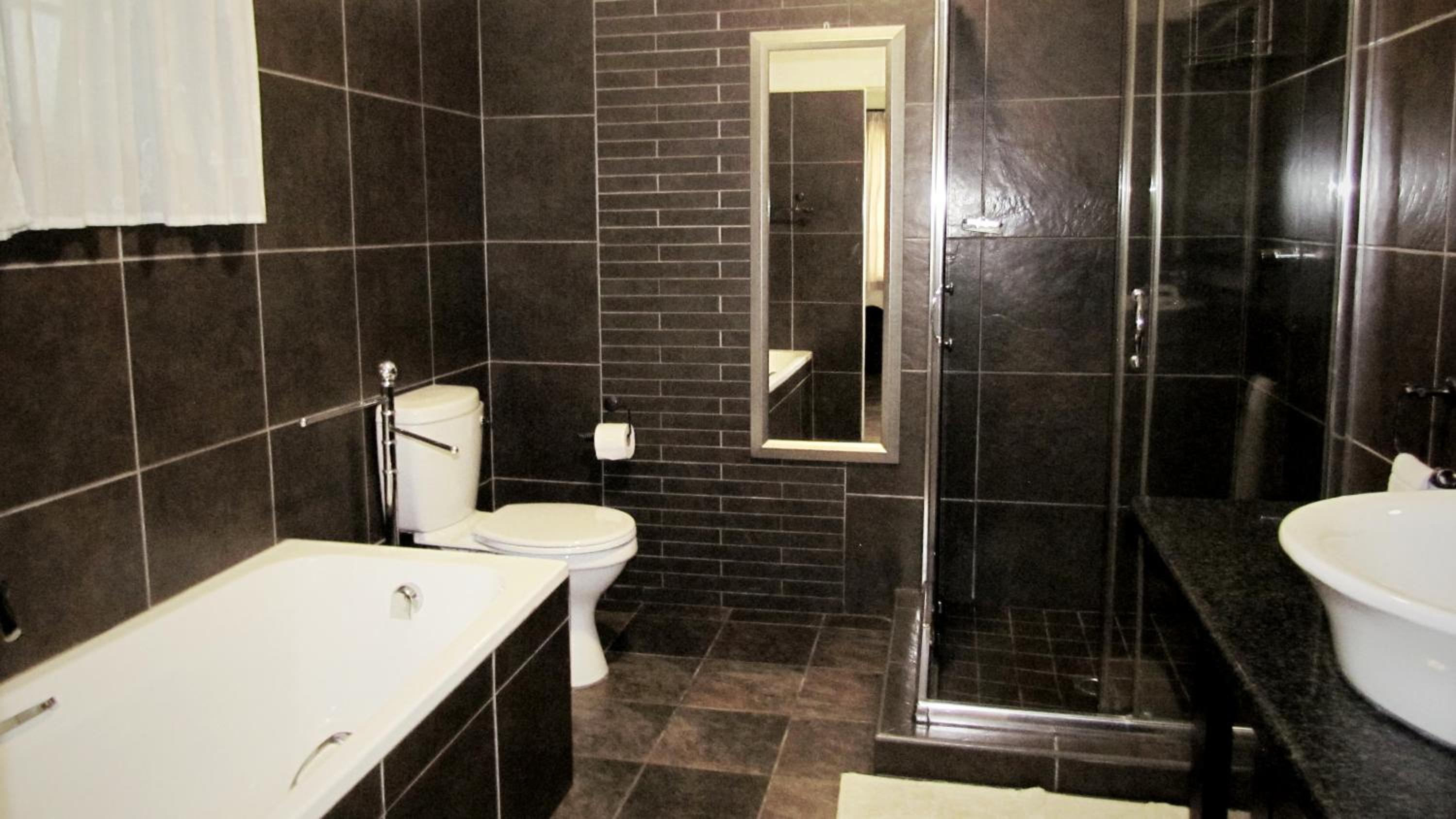 Deluxe Double Room (2 Adults + 1 Child) photo 3