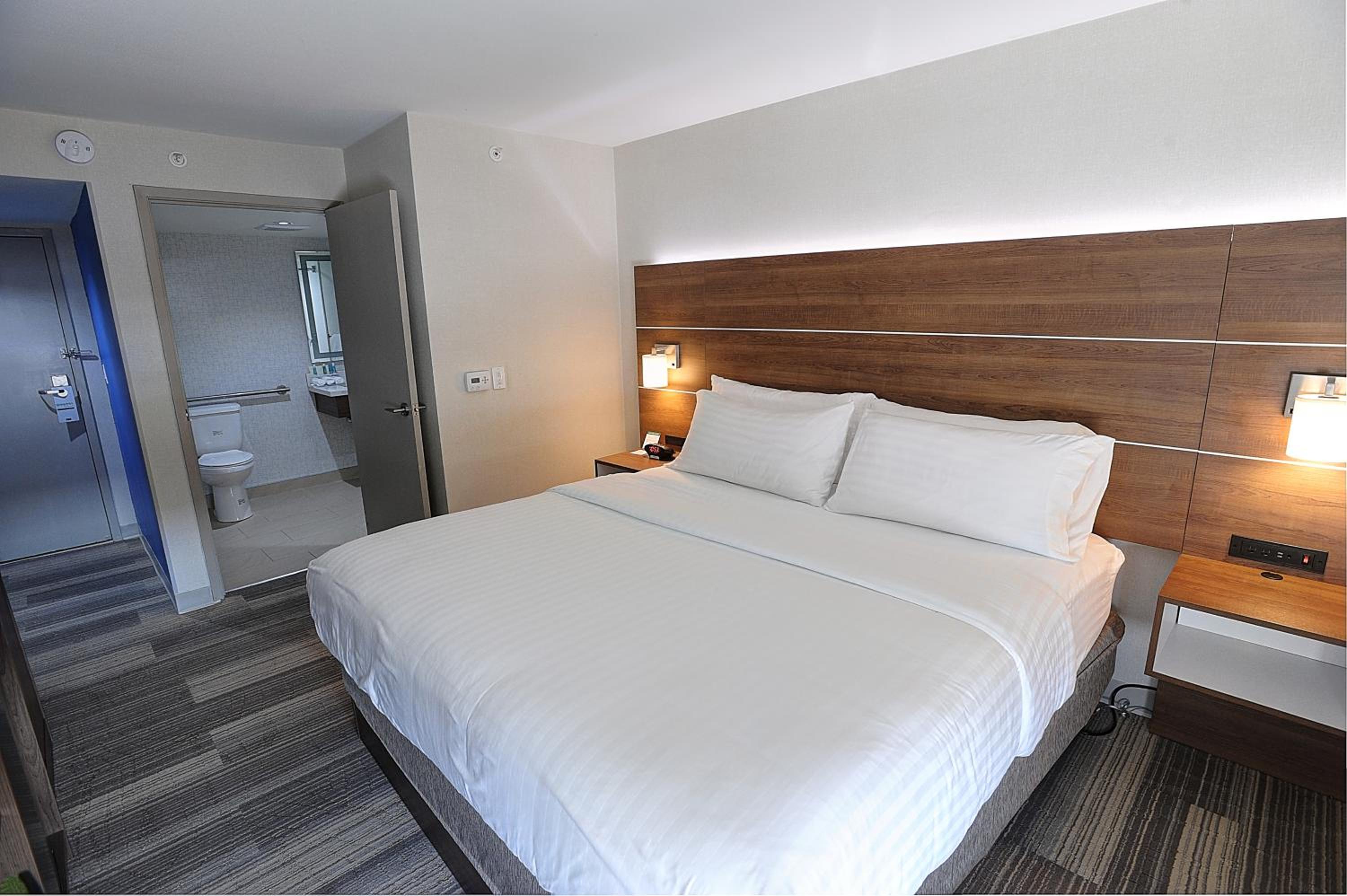 Standard Queen Room photo 1