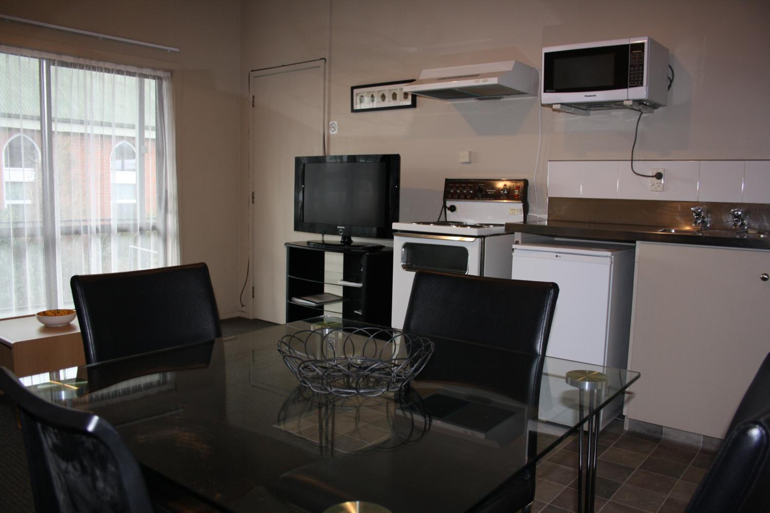 One-Bedroom Apartment -Top Floor photo 3