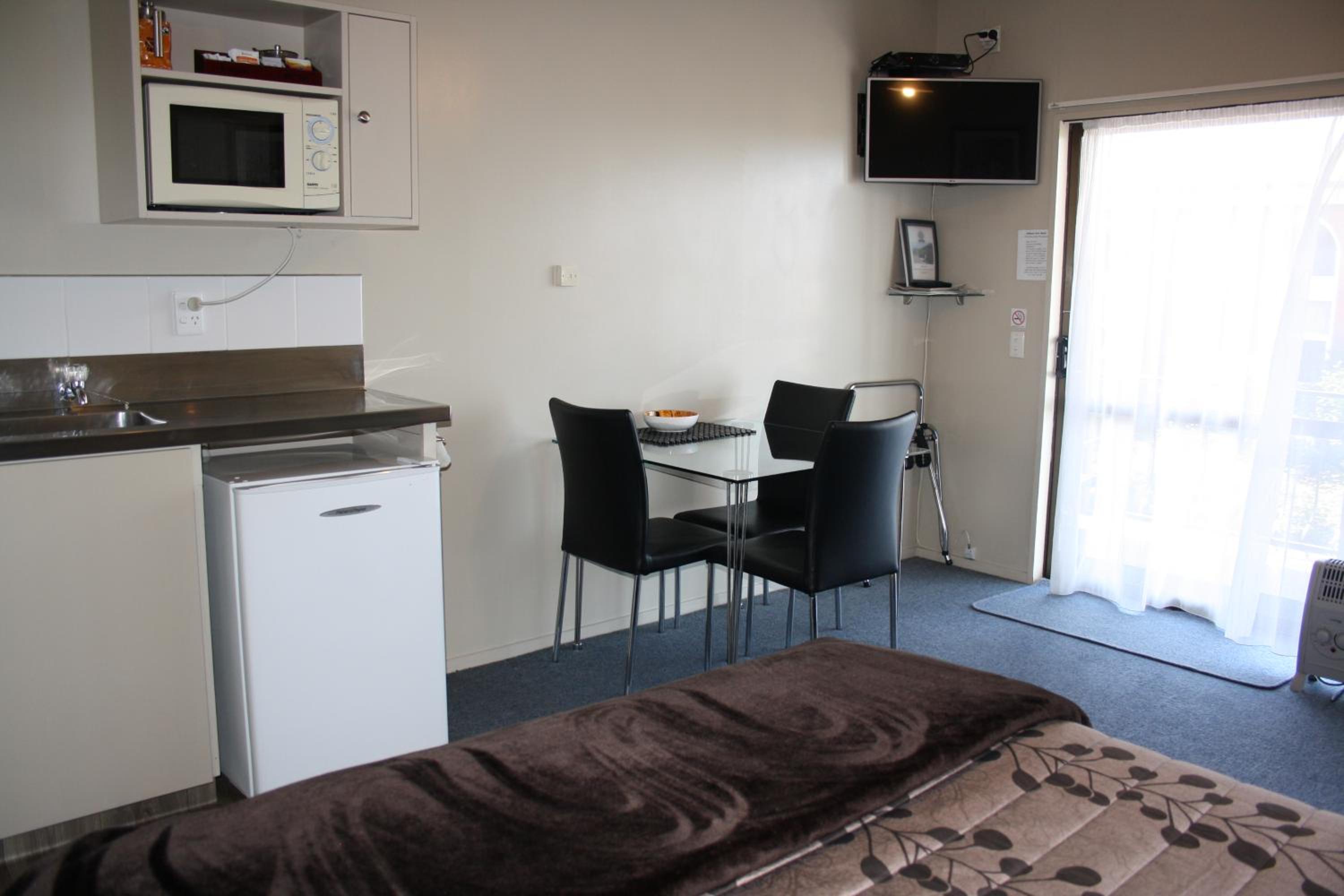One-Bedroom Apartment - C photo 3
