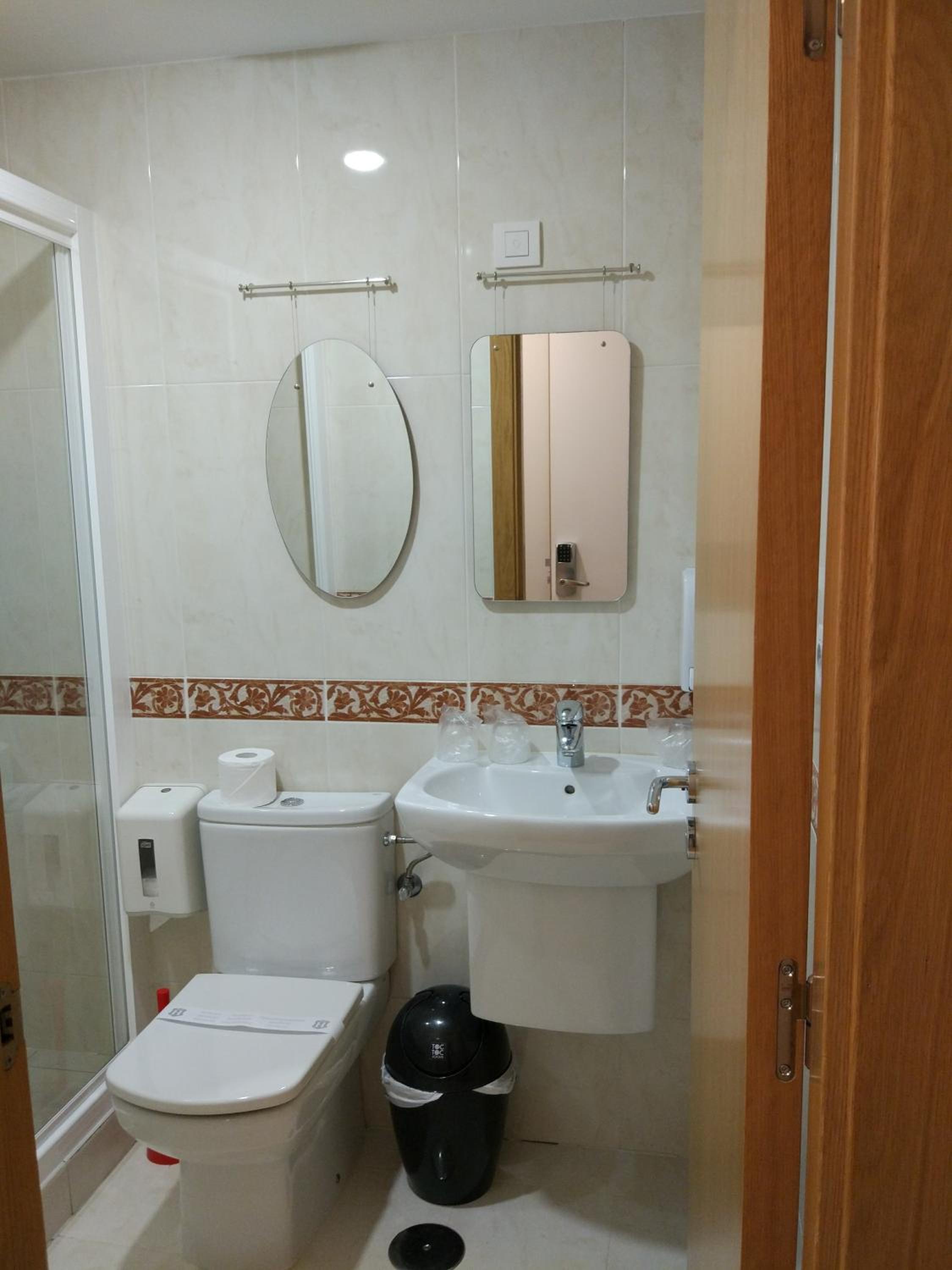 Standard Queen Room with Two Queen Beds photo 2