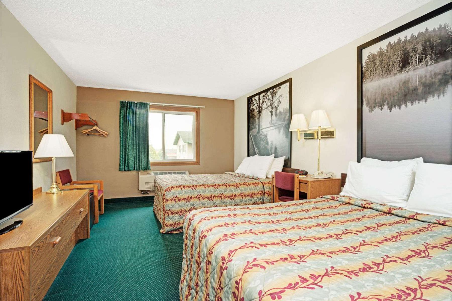 Queen Room with Two Queen Beds - Non-Smoking photo 1