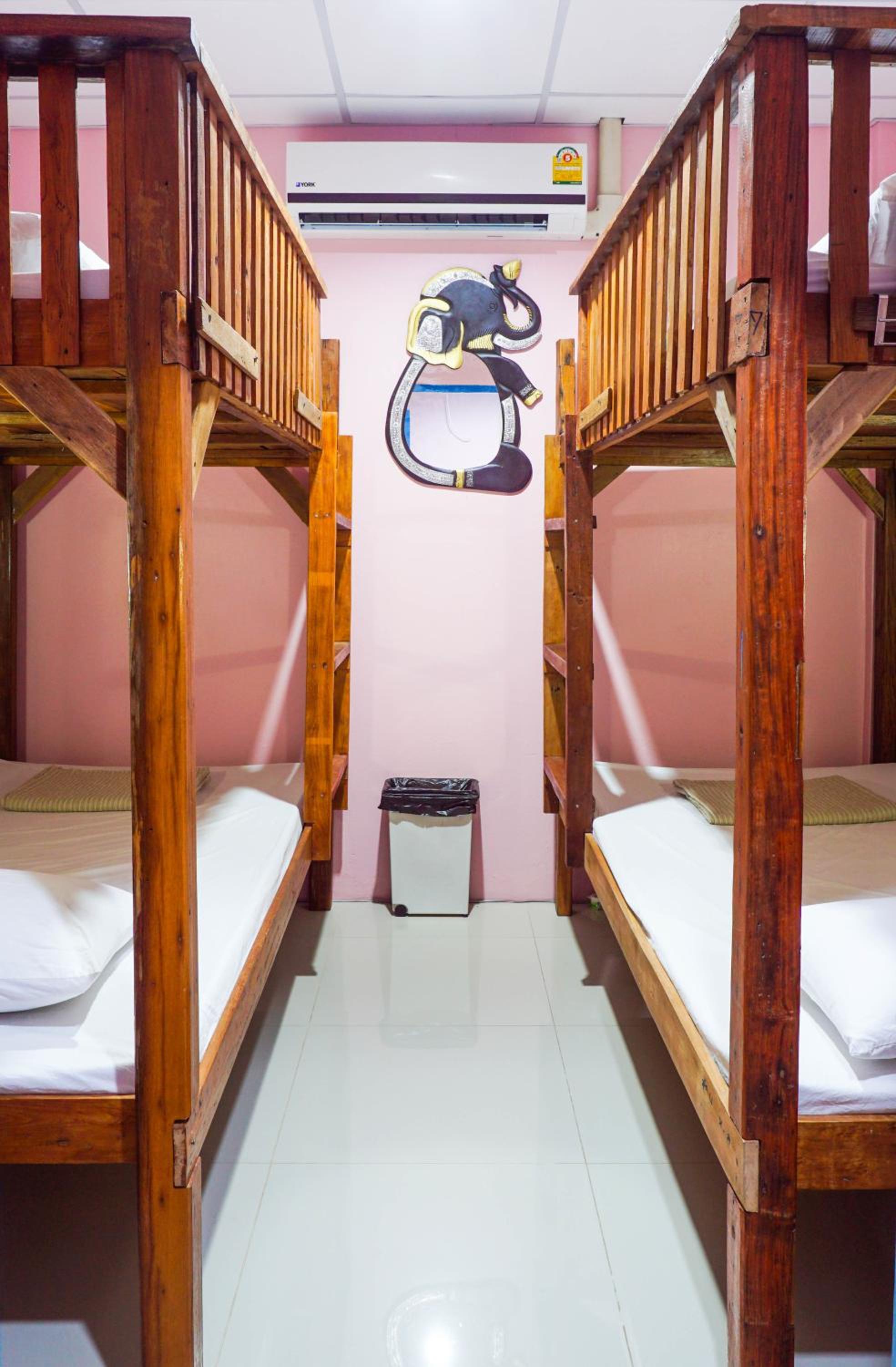 Quadruple Room with Private Bathroom photo 2