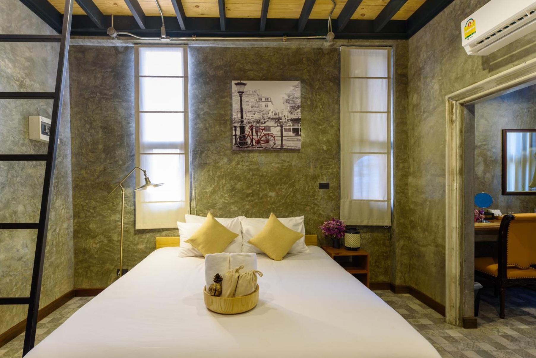 Deluxe Double Room with Extra Bed - Photo 1