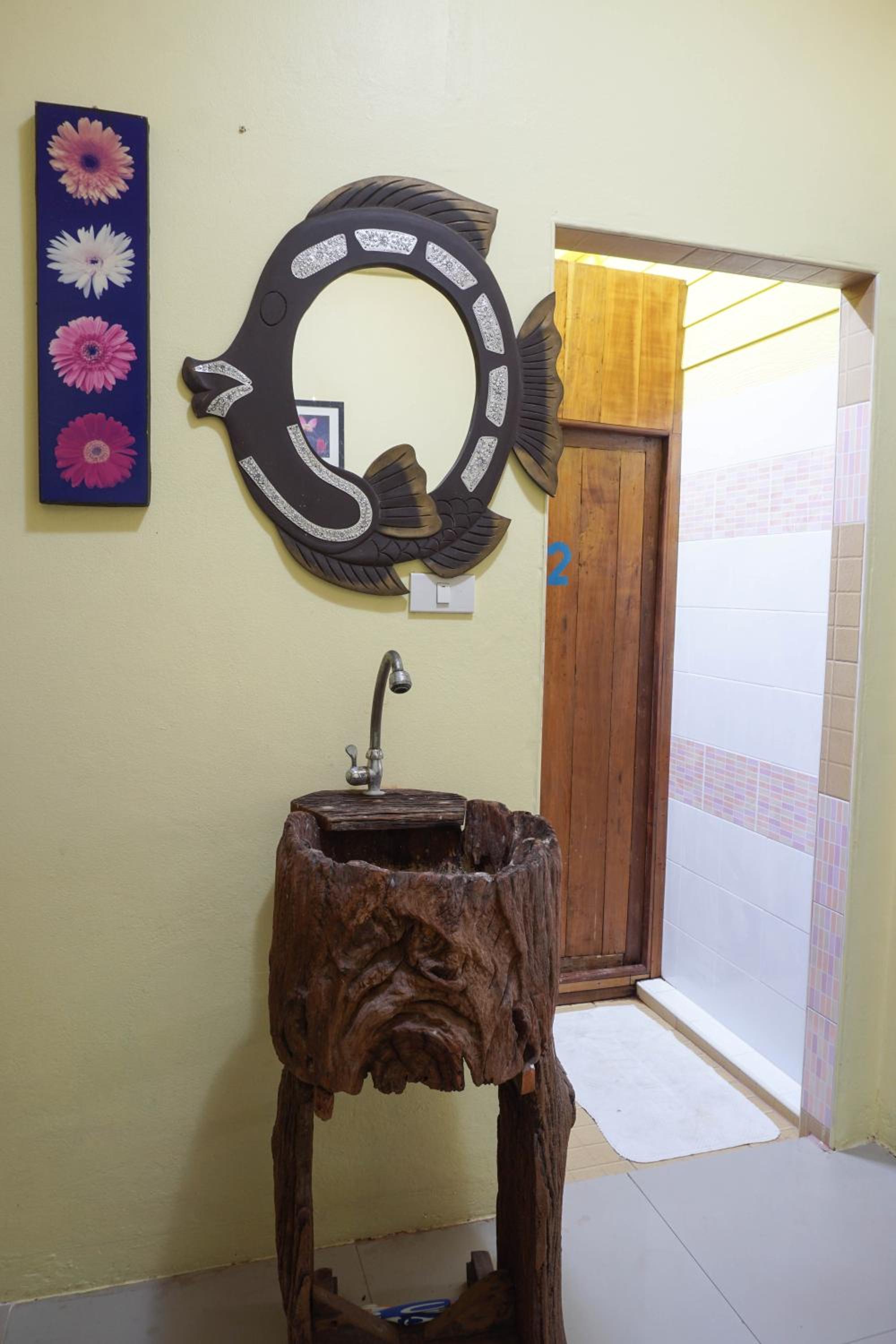 Standard Twin Room with Shared Bathroom photo 3