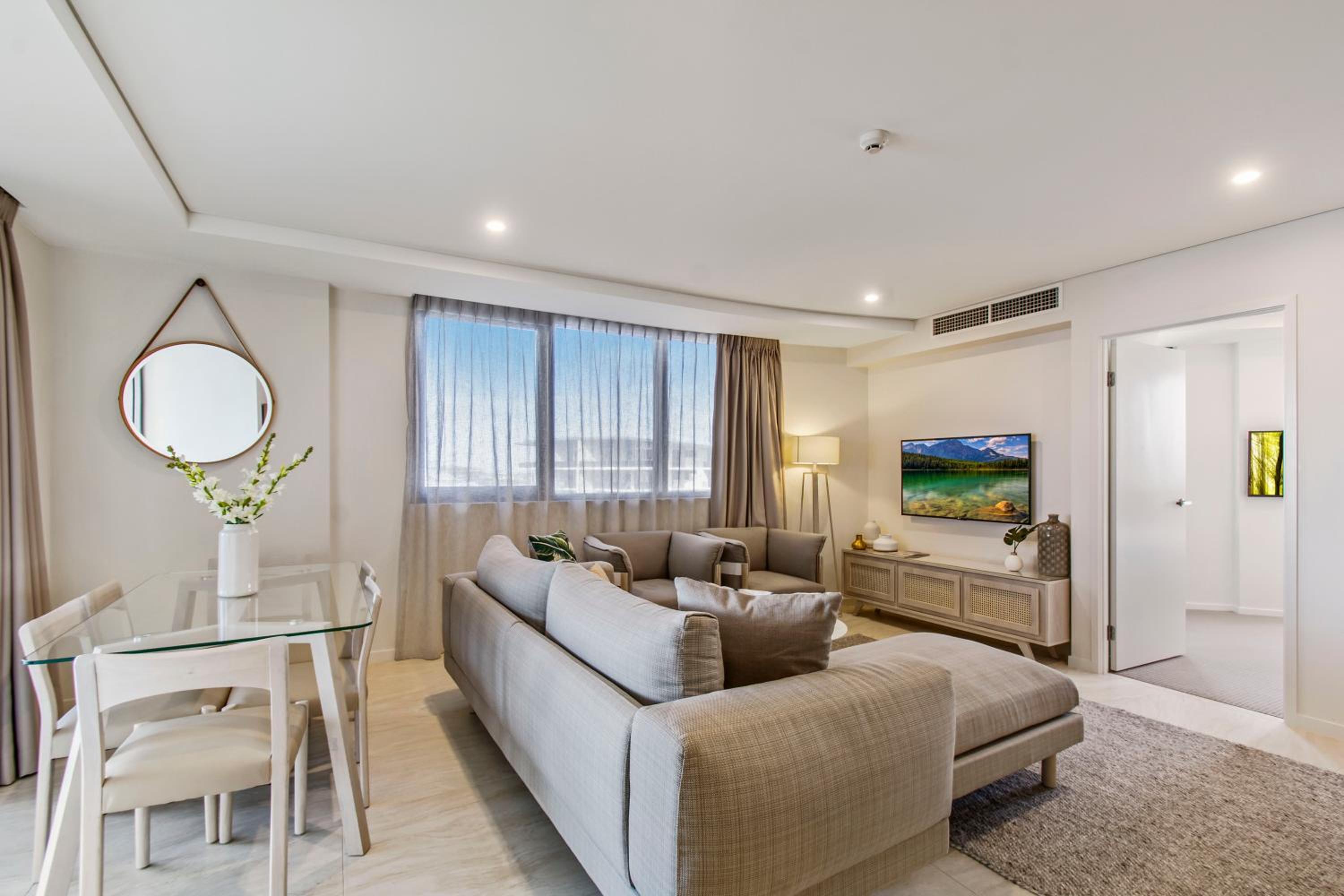 Two-Bedroom Apartment - With Daily Service photo 1