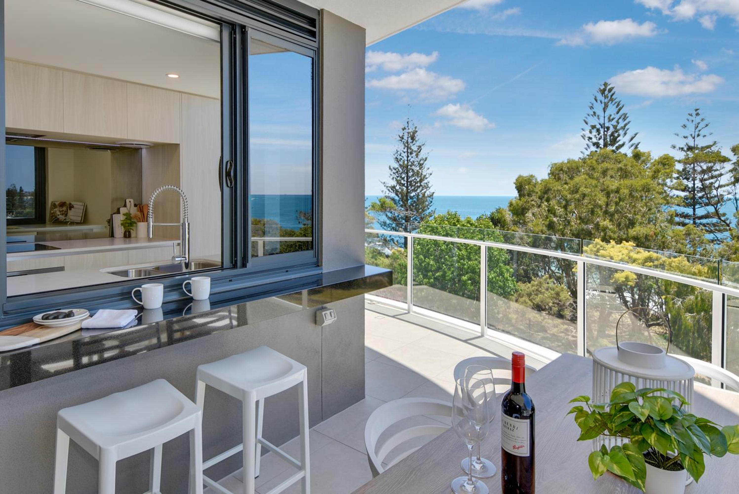 Superior Ocean View Apartment With Daily Service photo 3