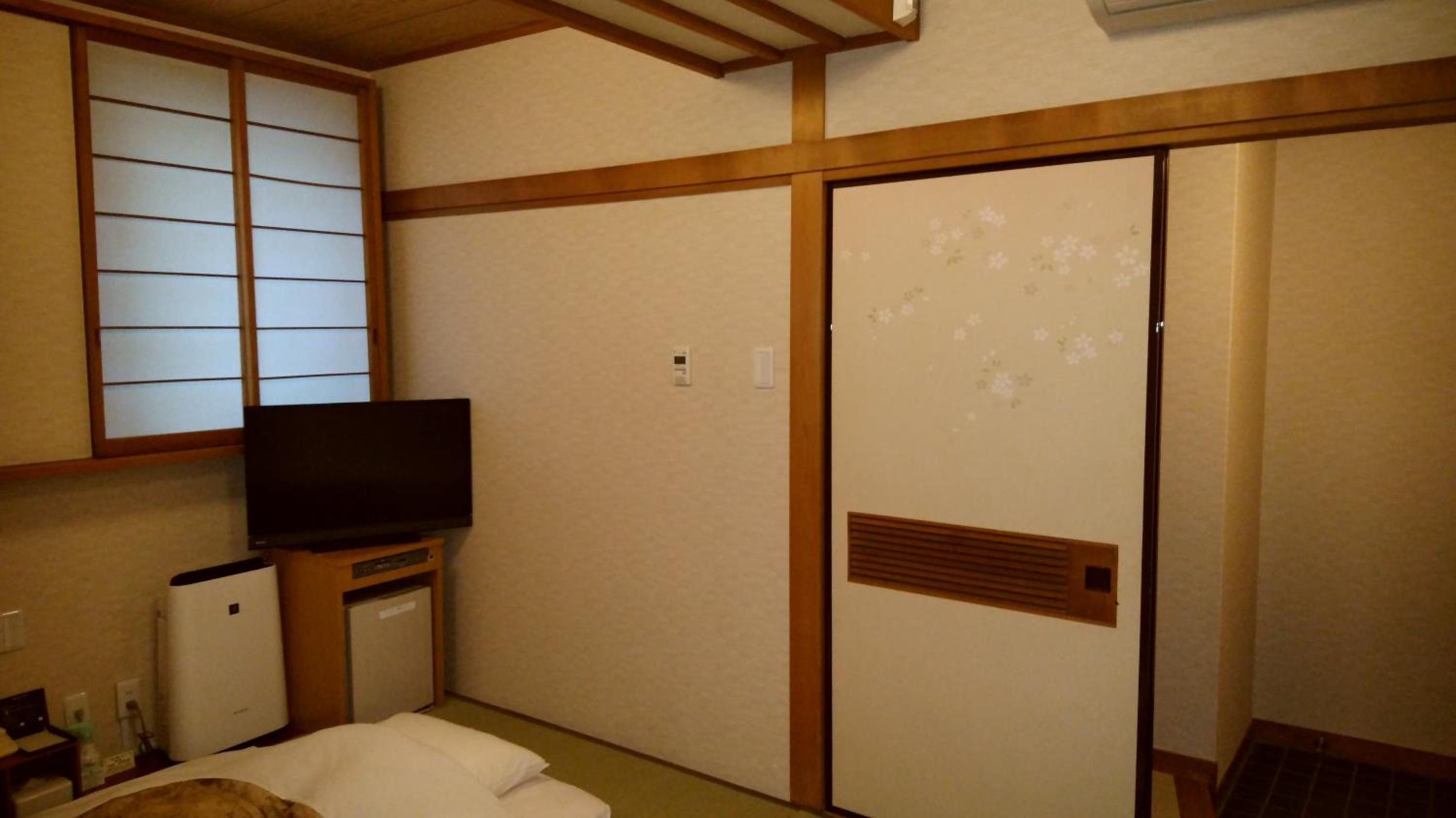 Japanese-Style Twin Room - Non-Smoking photo 3