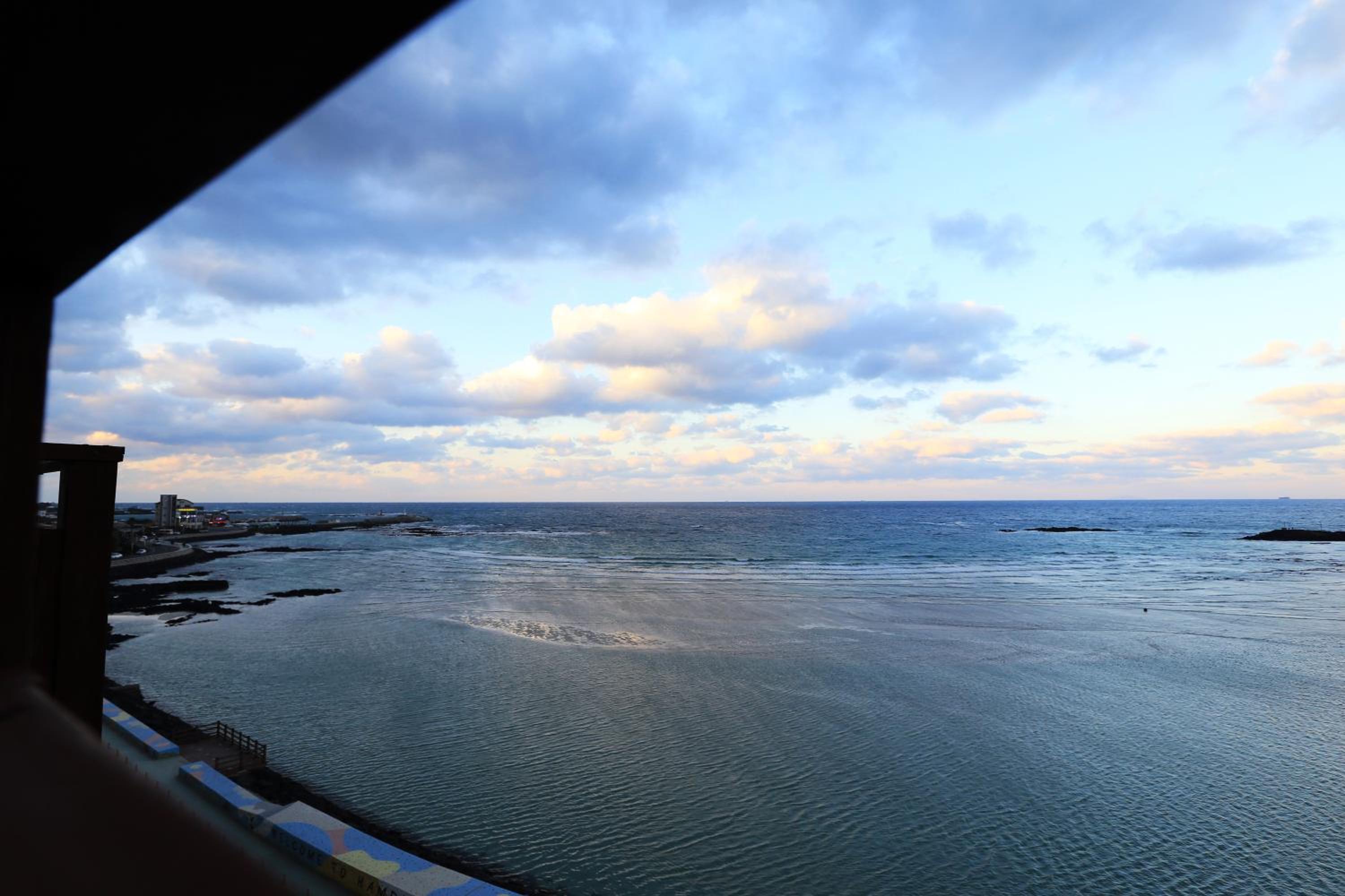 Special Offer - Deluxe Twin Room with Sea View - Photo 3