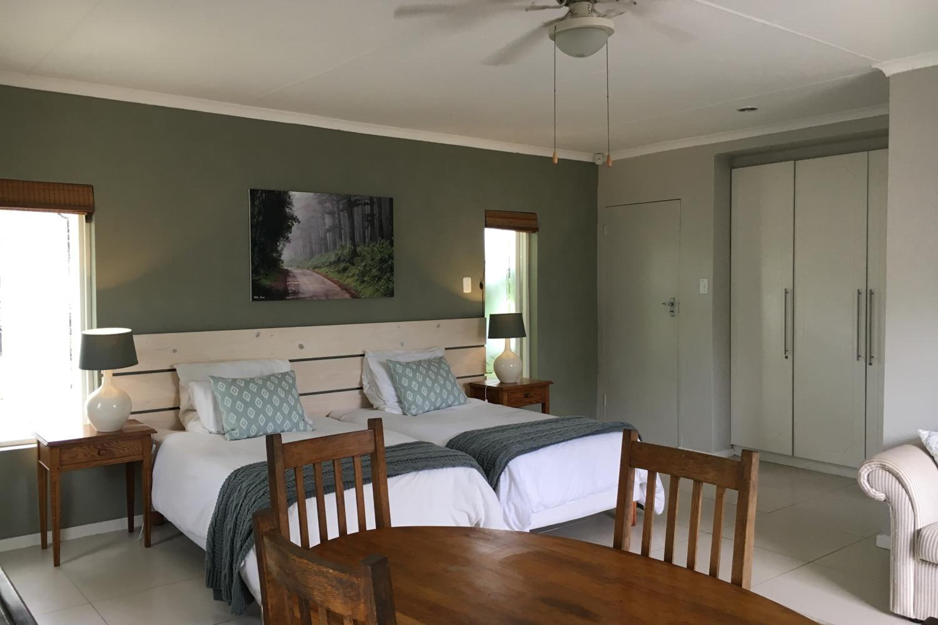Superior Family Room - Photo 6