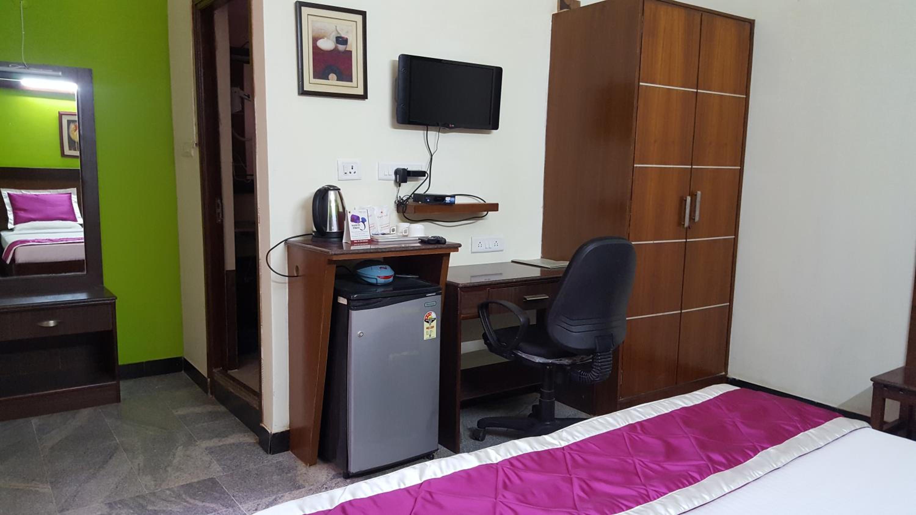 Budget Double Room photo 3