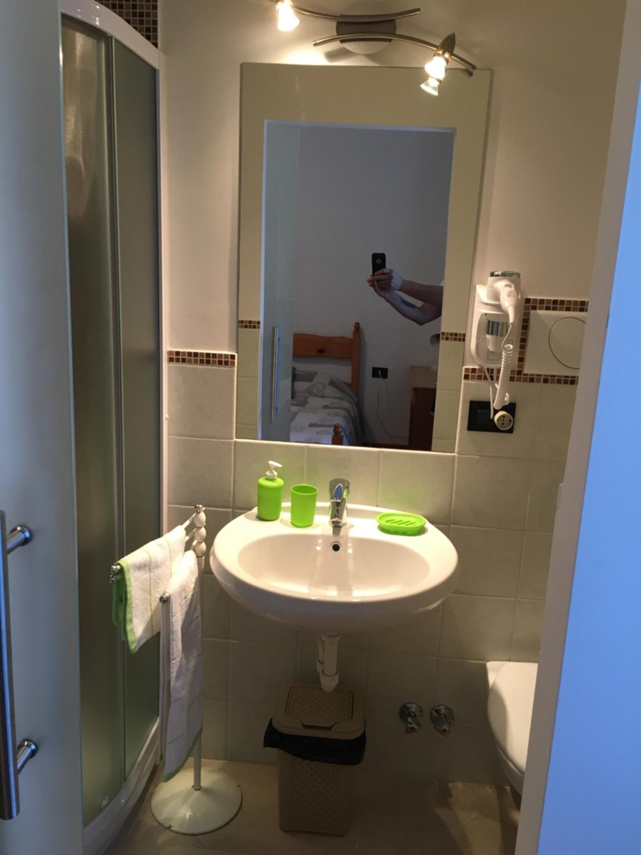 Deluxe Room - Photo 5