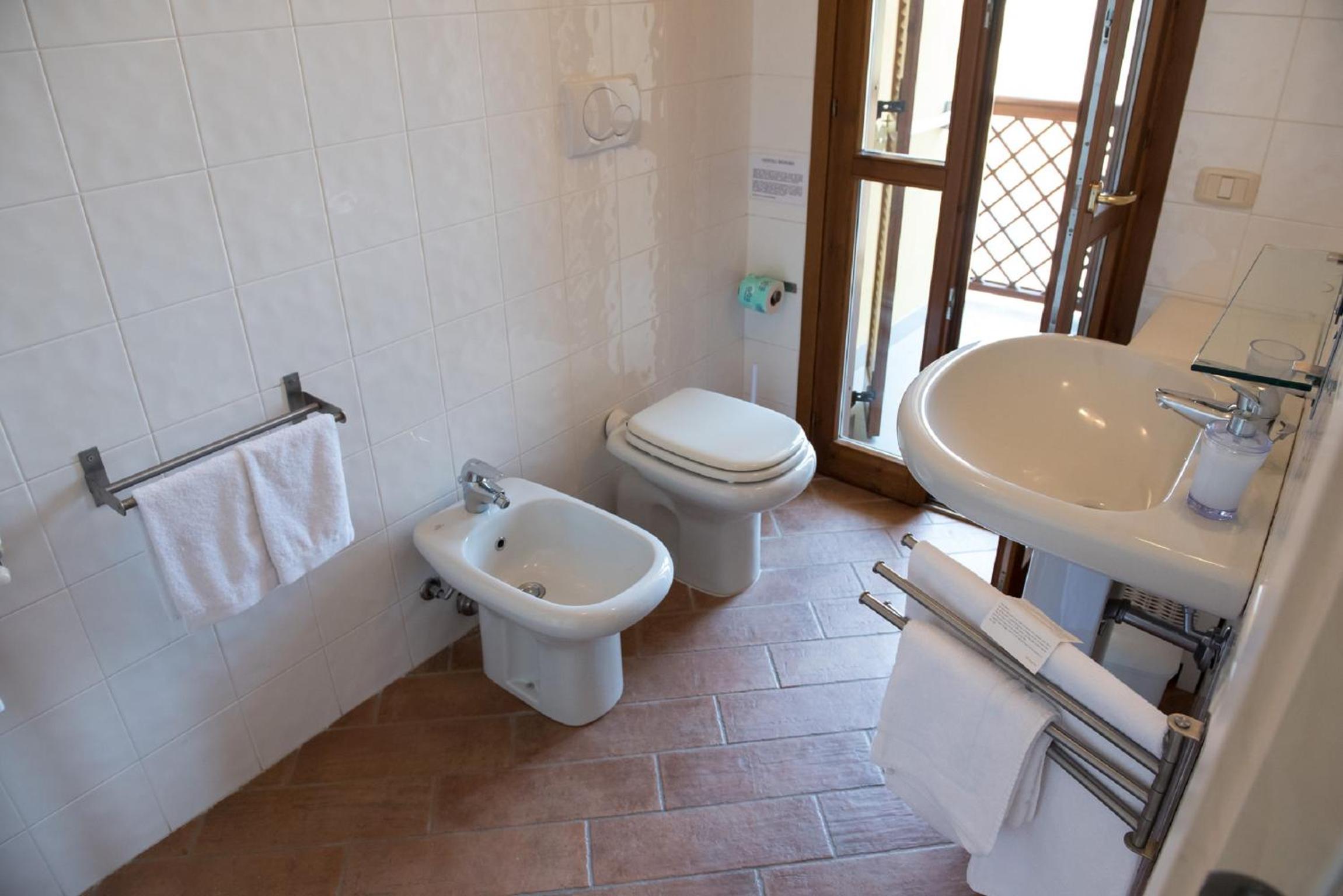 Double Room with Private Bathroom photo 3