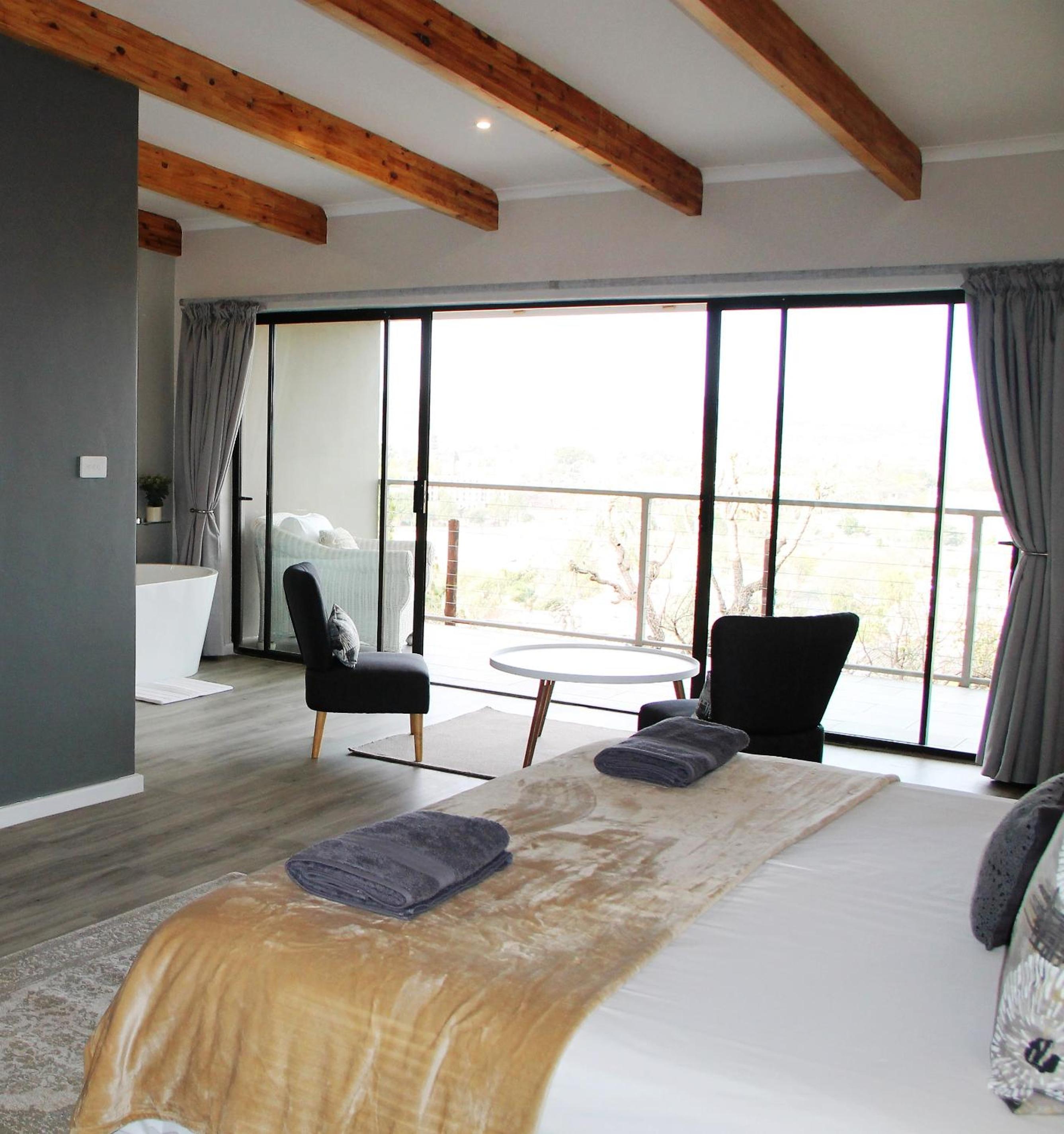 King Suite with Mountain View - Photo 7