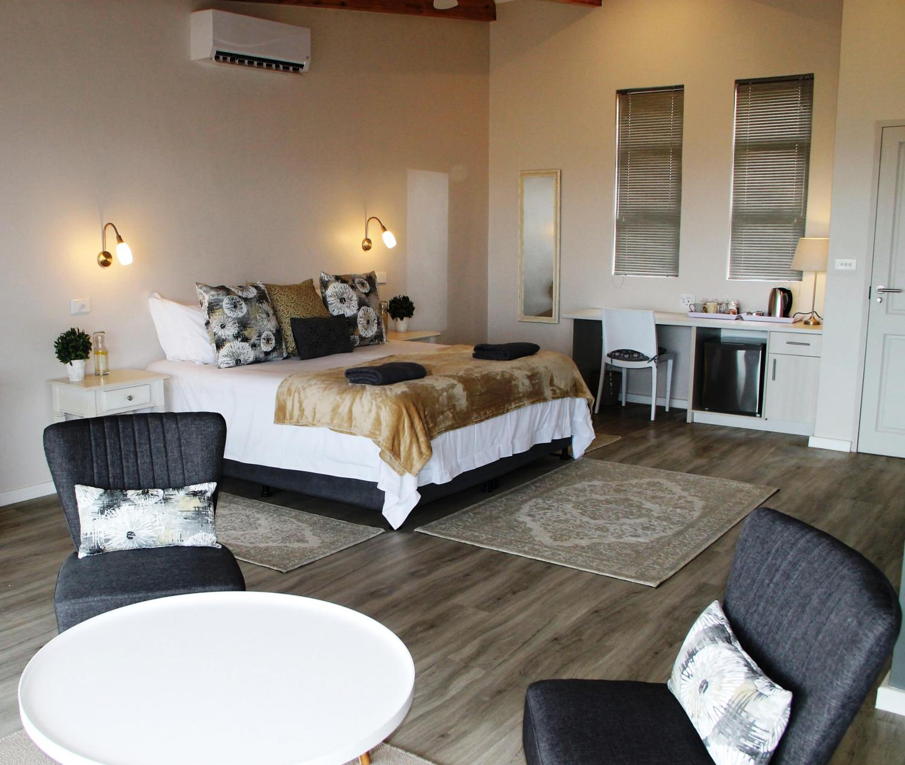 King Suite with Mountain View - Photo 9