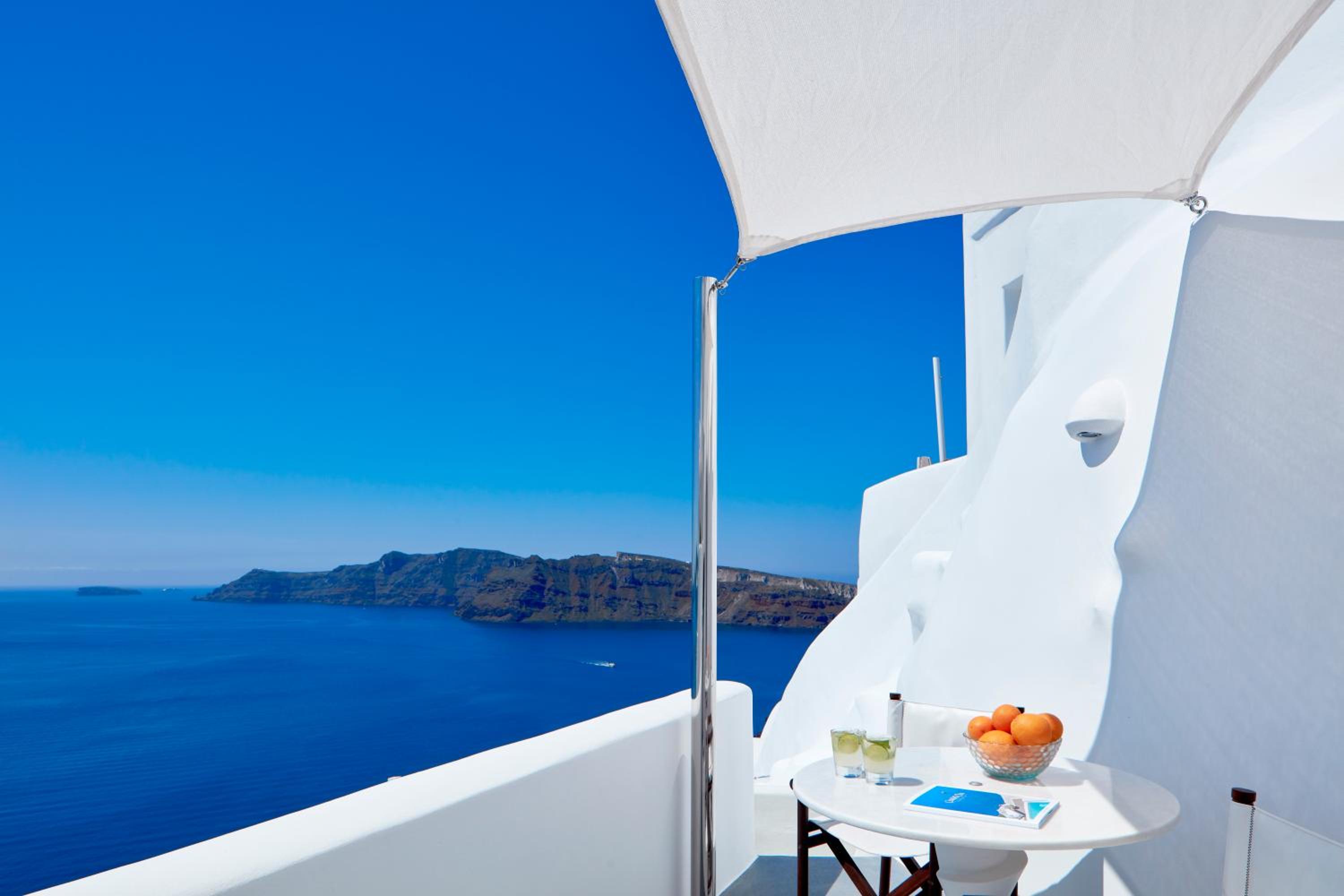 Honeymoon Suite with Outdoor Hot Tub - Photo 7