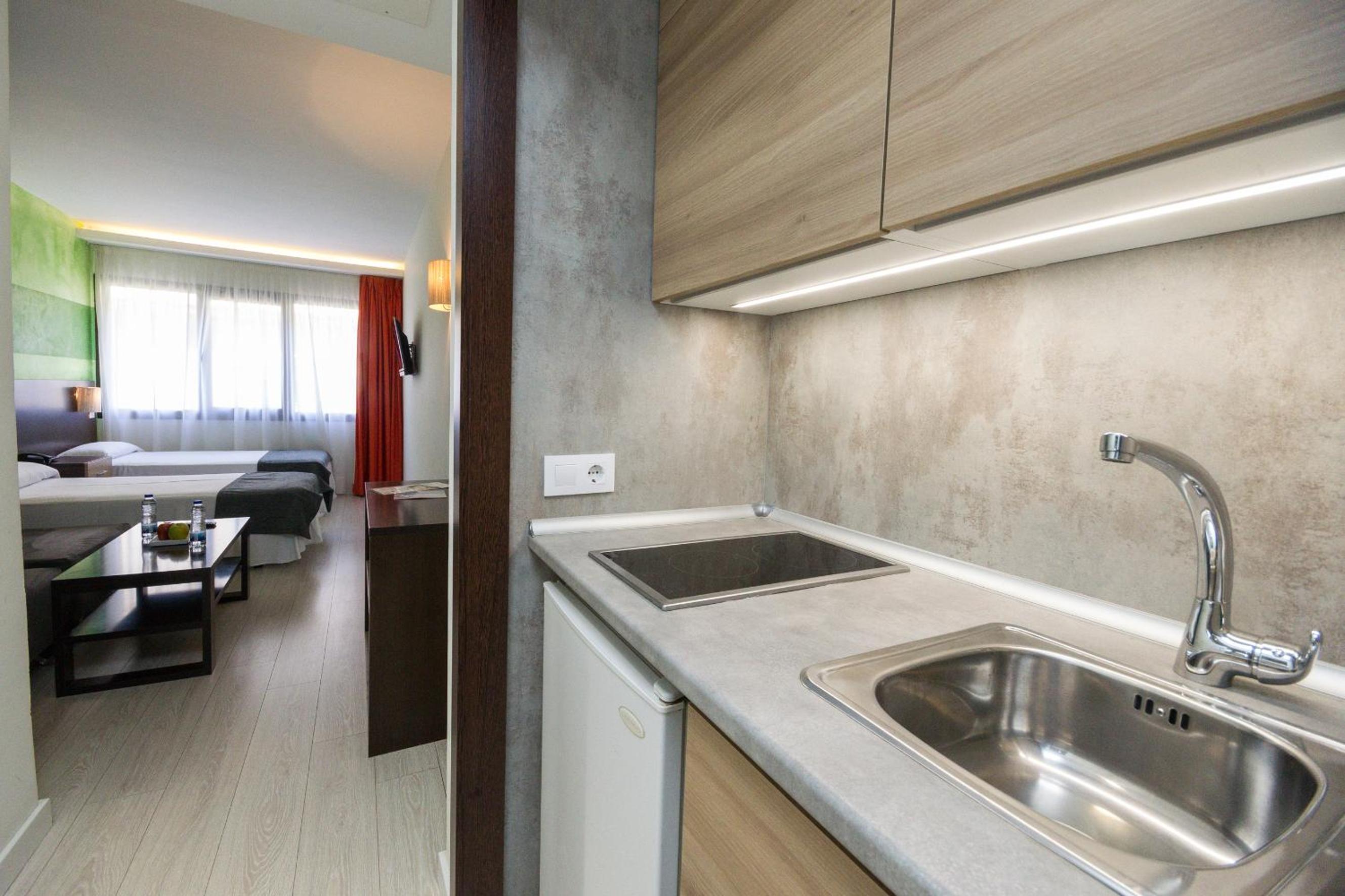 Double or Twin Room thumbnail 6