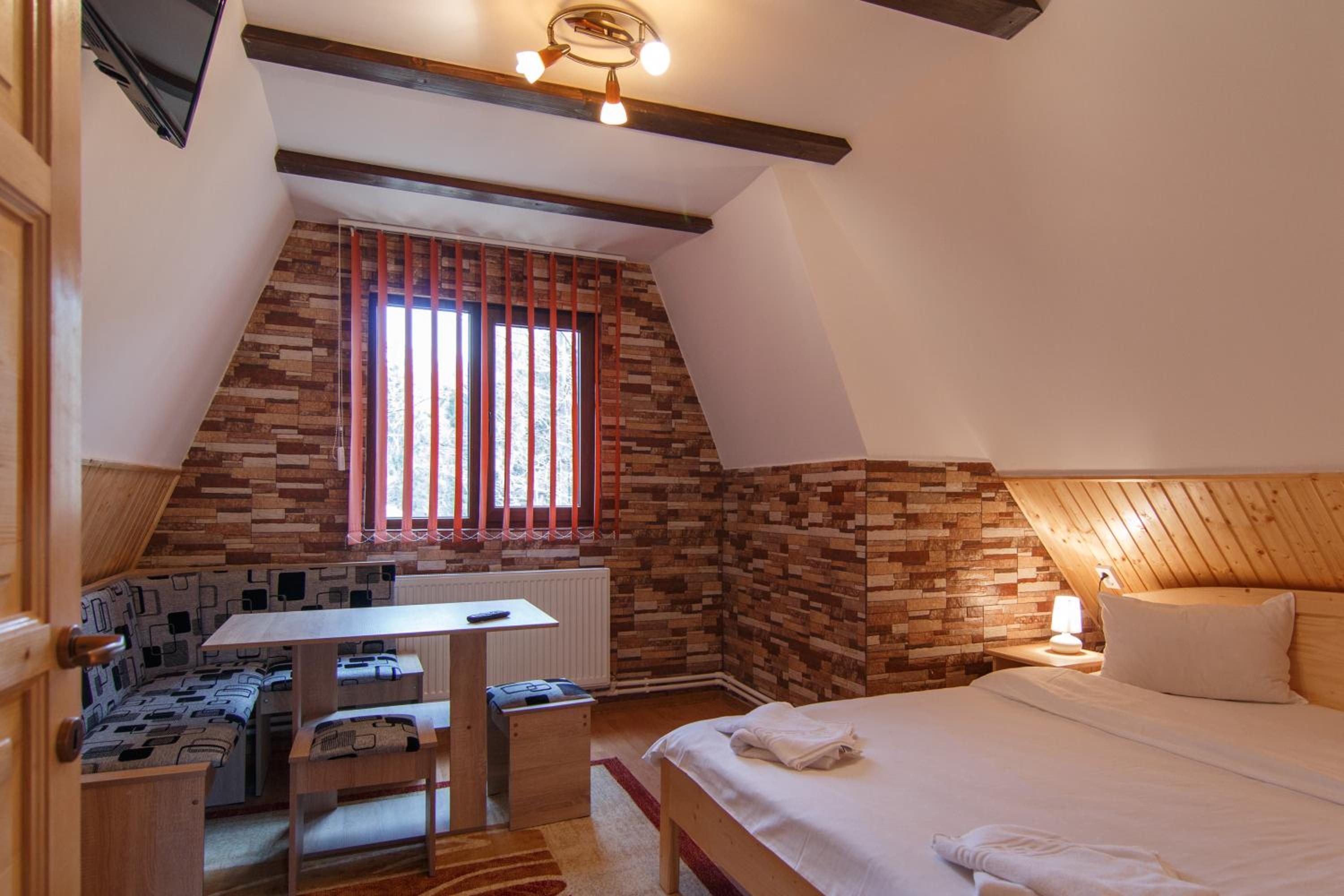 Two-Bedroom Apartment on the 1st floor in a villa with 2 levels - separate entrance - Photo 4