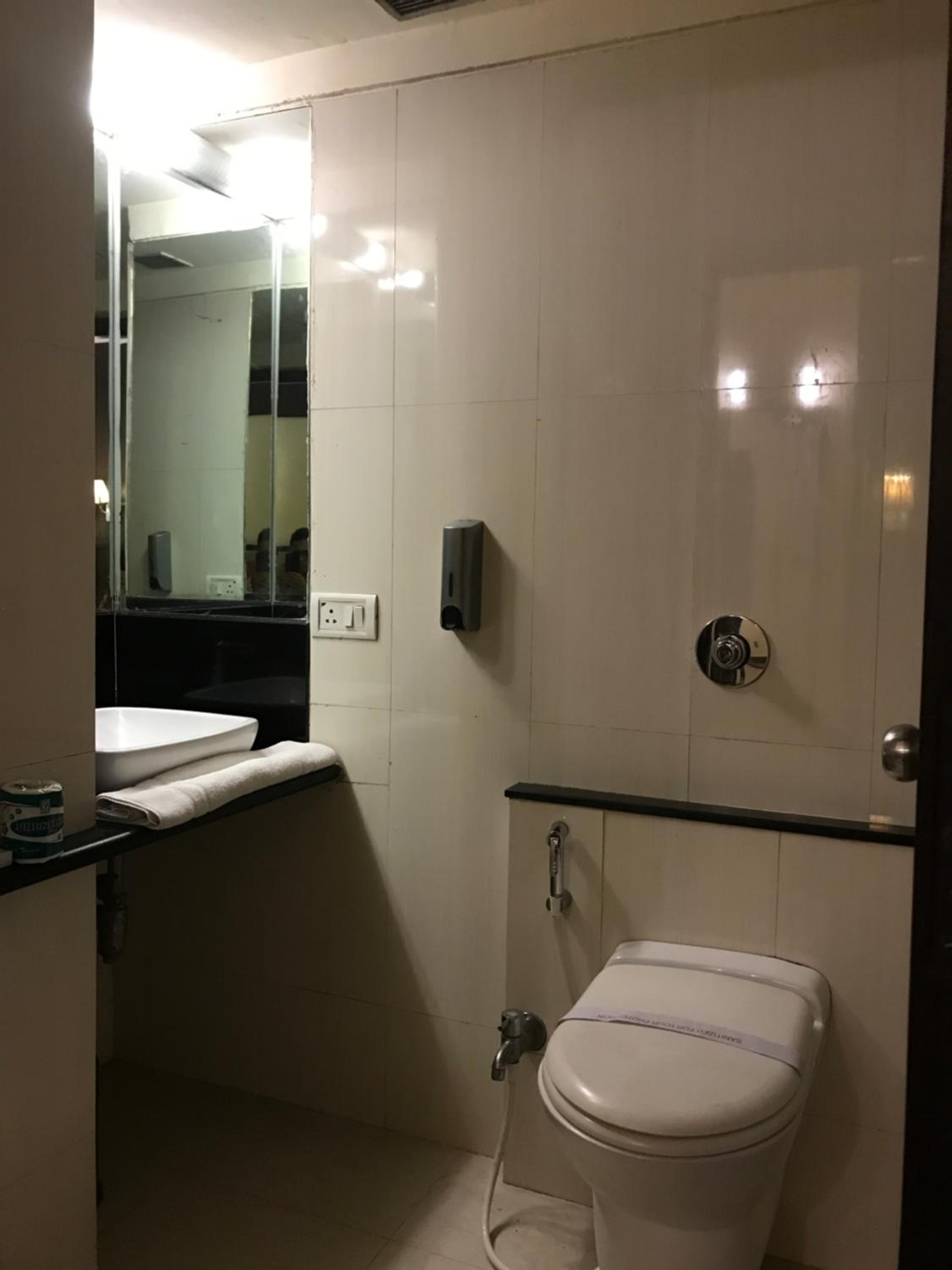 Deluxe Room ( annexure building ) - Photo 10