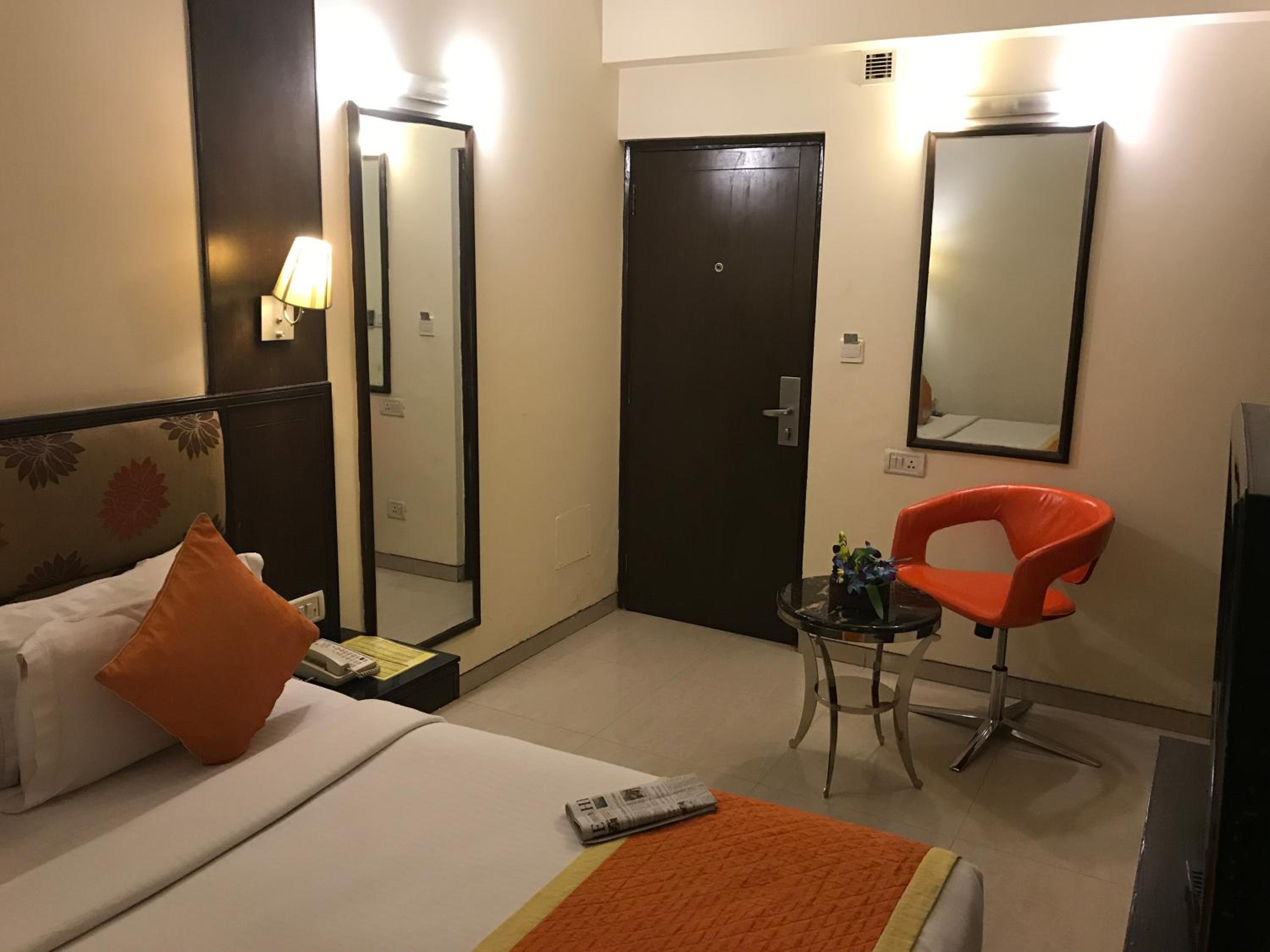 Deluxe Room ( annexure building ) - Photo 6