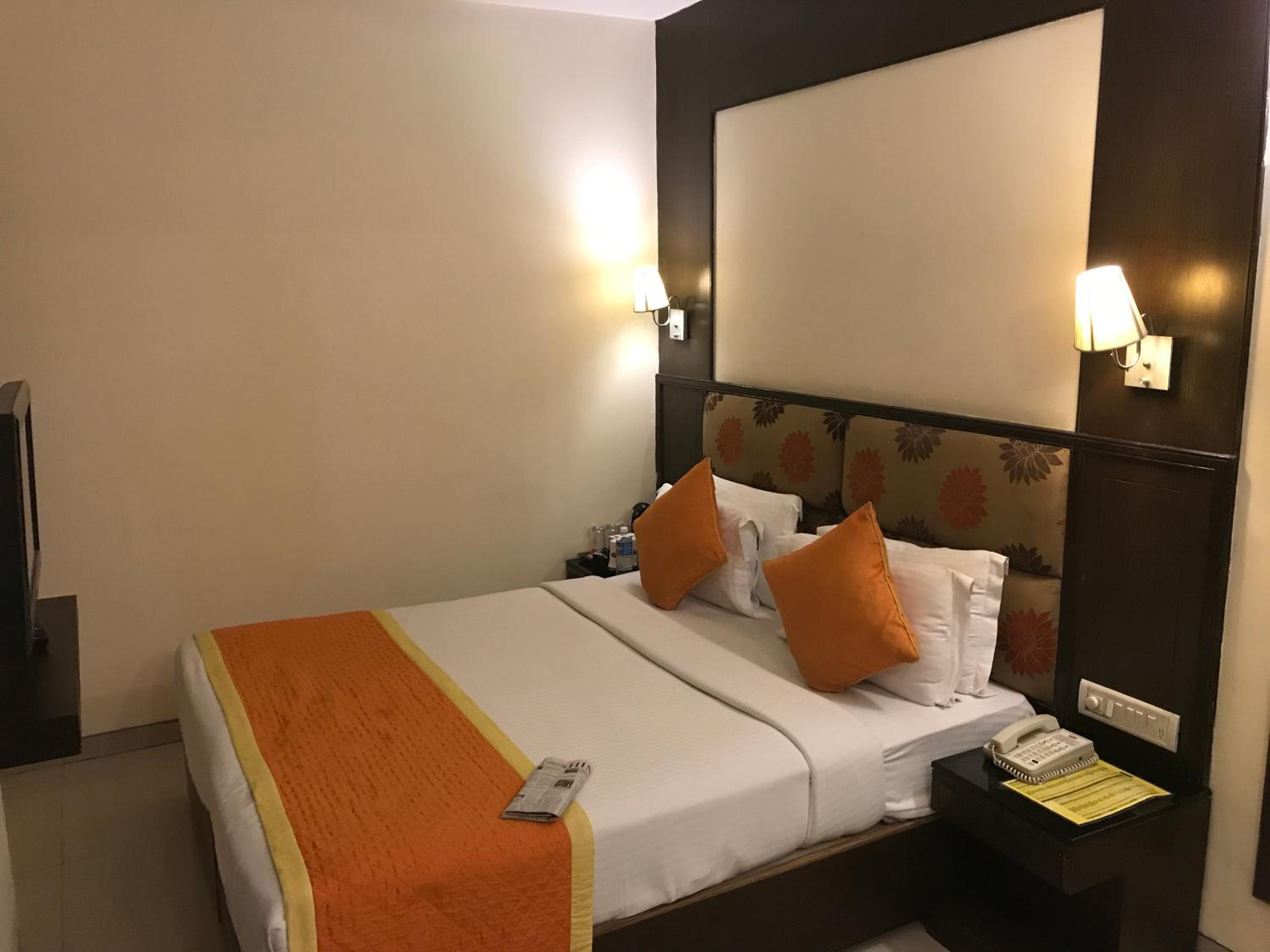 Deluxe Room ( annexure building ) - Photo 7