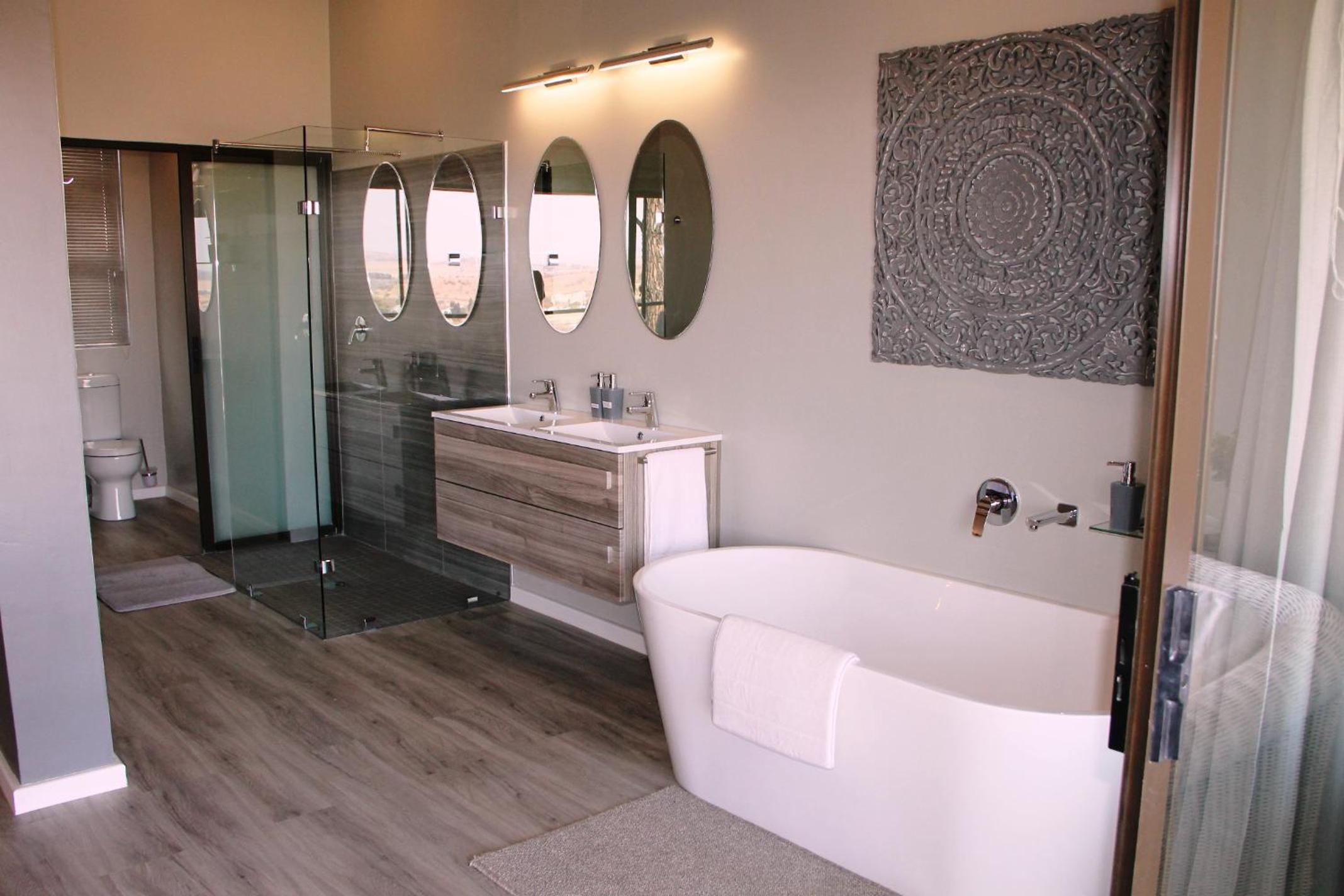 King Suite with Mountain View - Photo 3