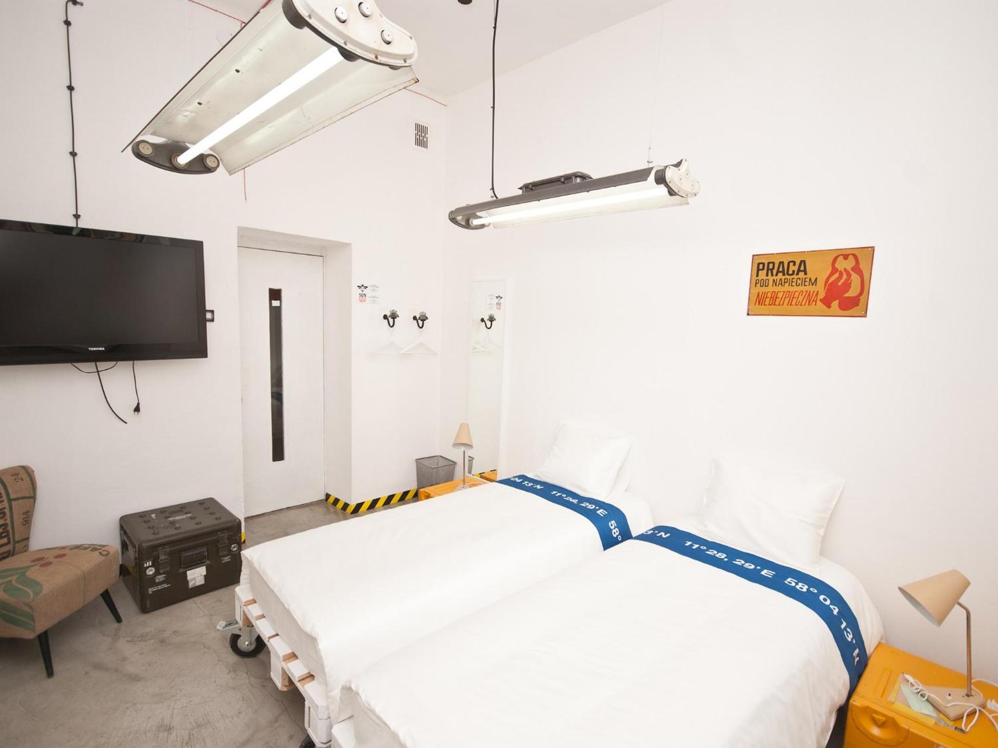 Double or Twin Room with Private Bathroom - Photo 8
