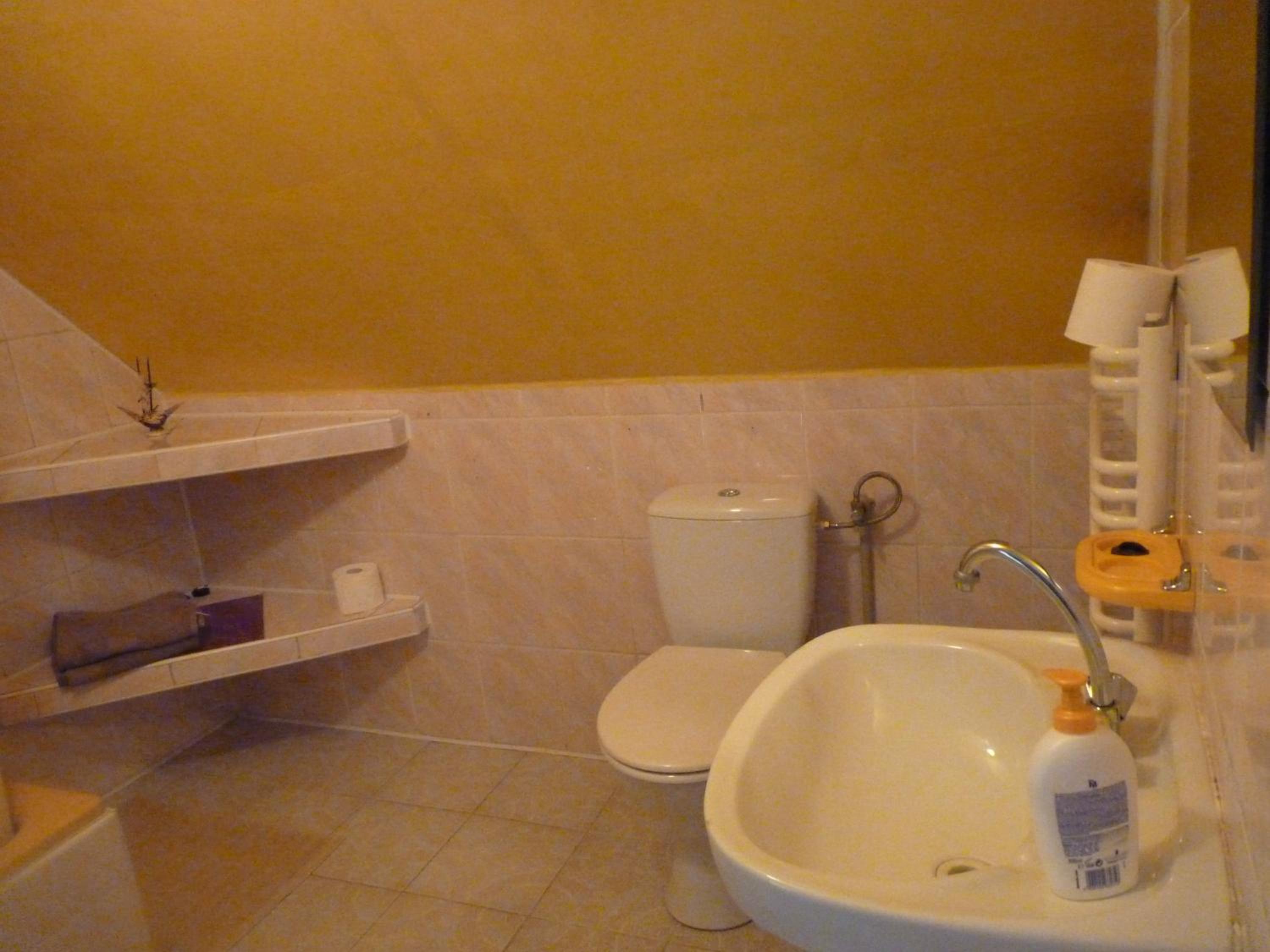 Double Room with Private External Bathroom - Photo 3