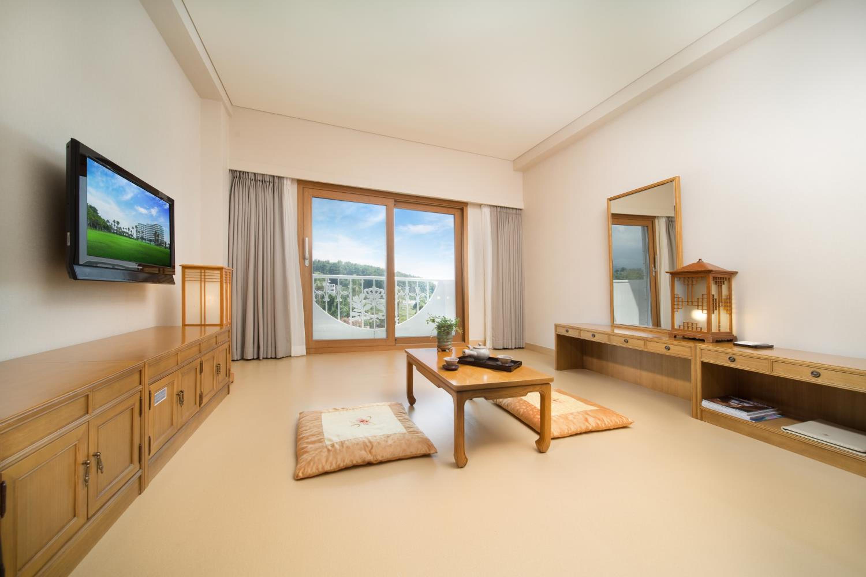 Standard Ondol Room with Mountain View - Photo 1