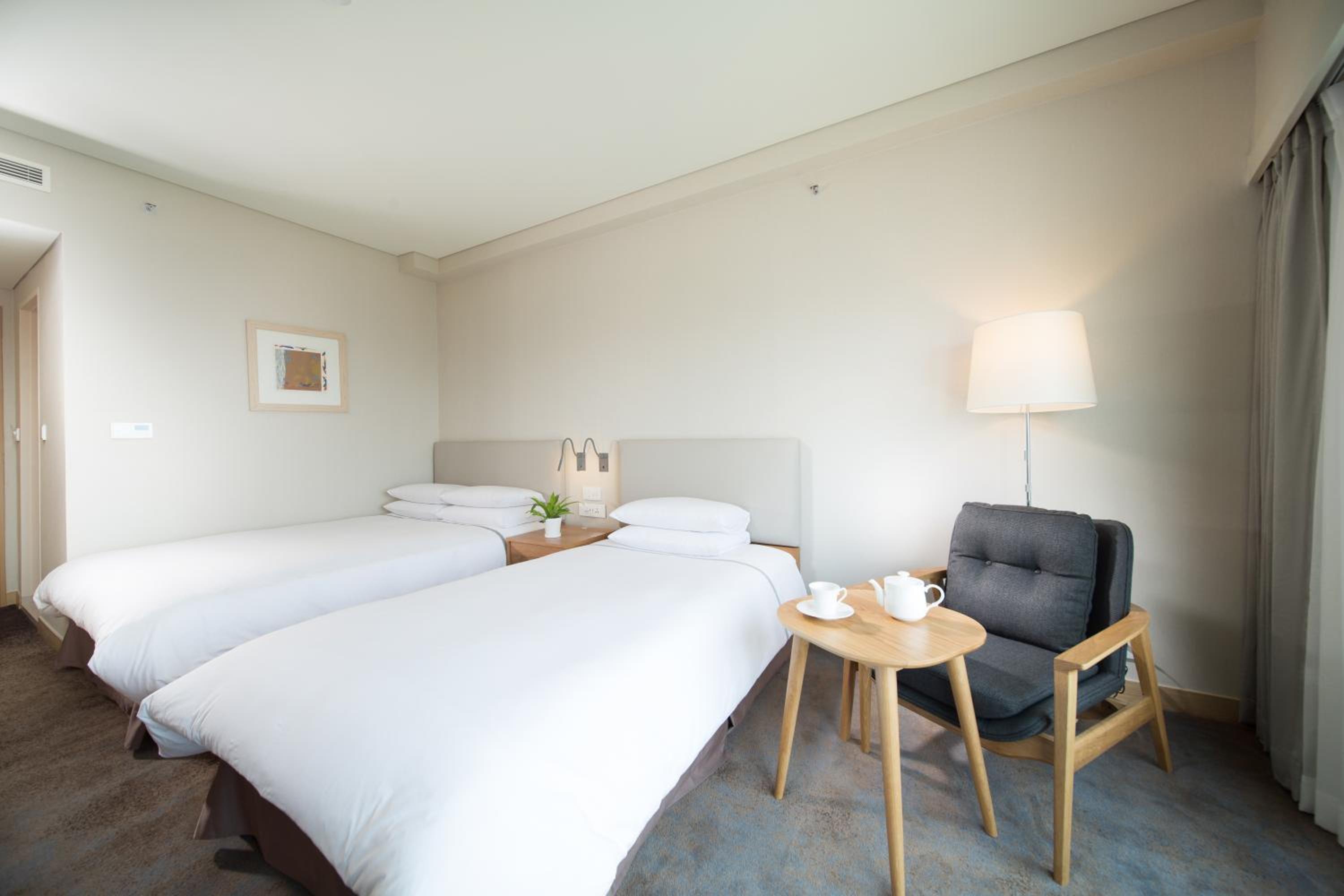 Standard Twin Room - Photo 12