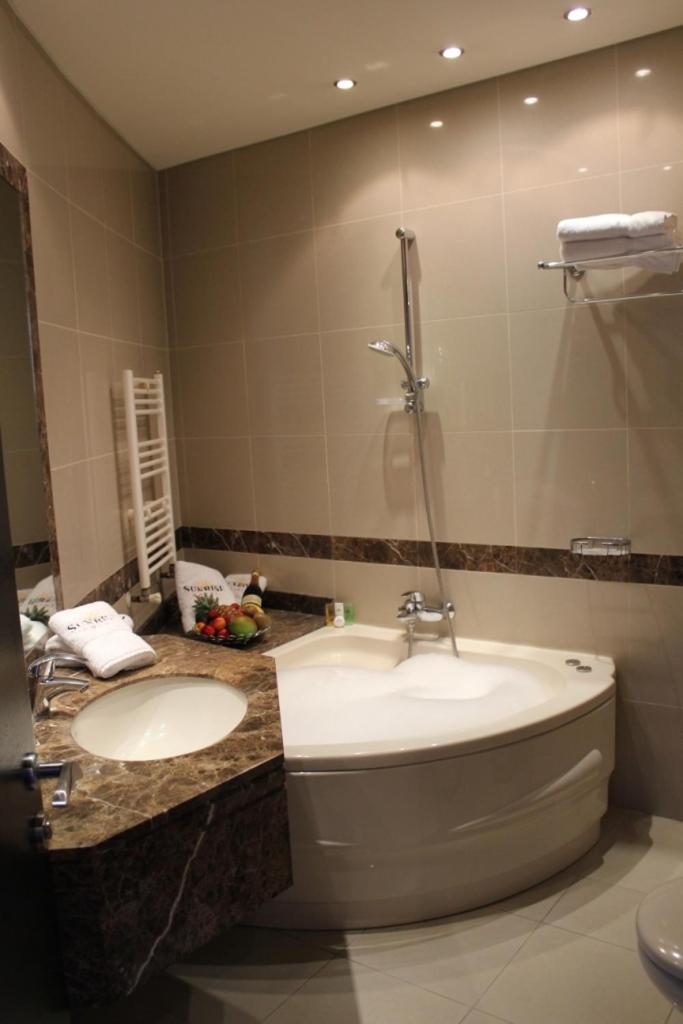 Double Room with Hot Tub photo 3