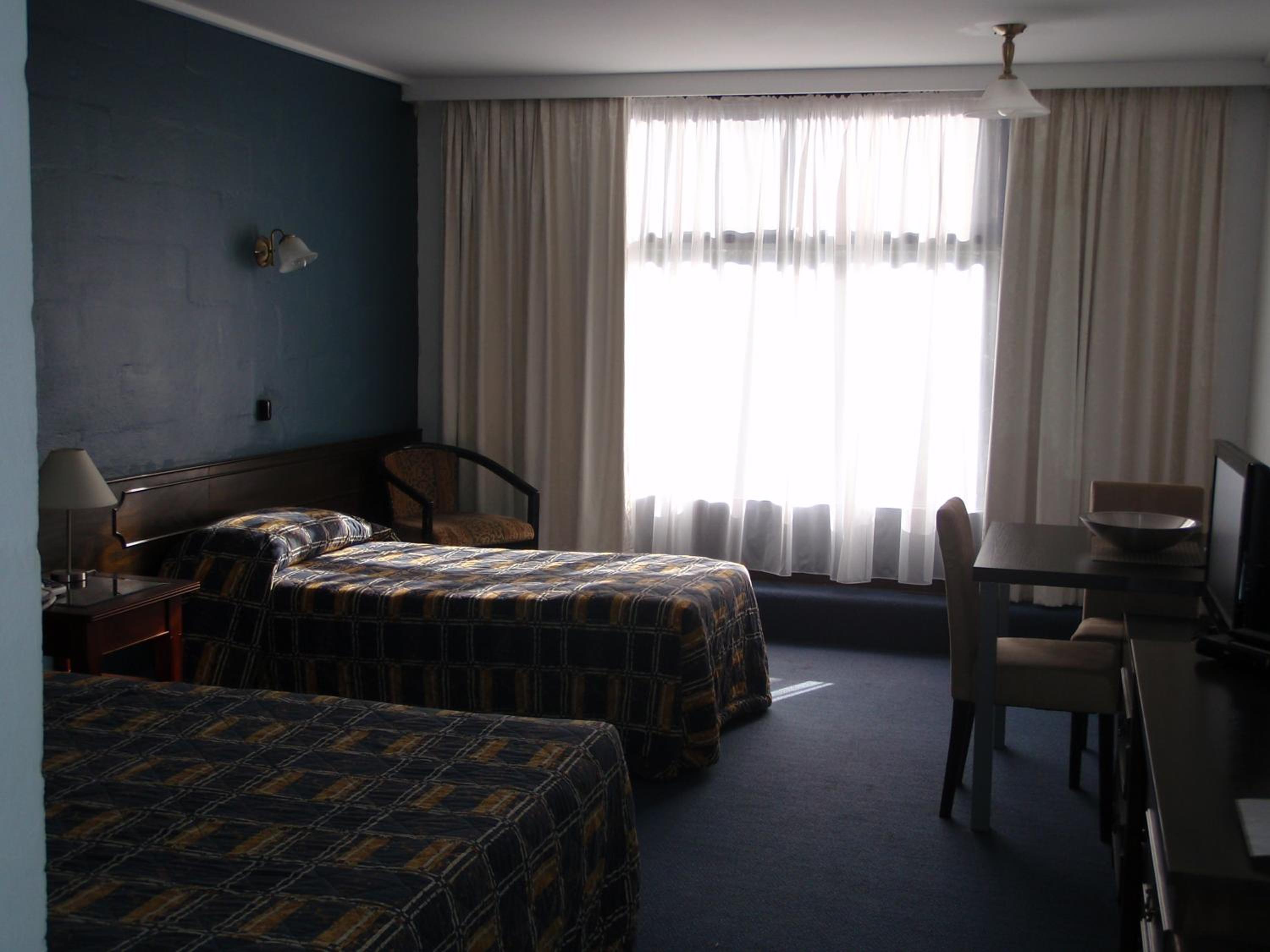 Standard Queen & Single – Top Floor photo 3