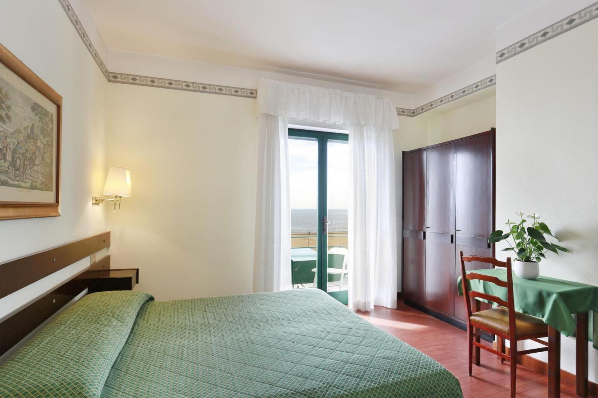Double or Twin Room with Sea View photo 2