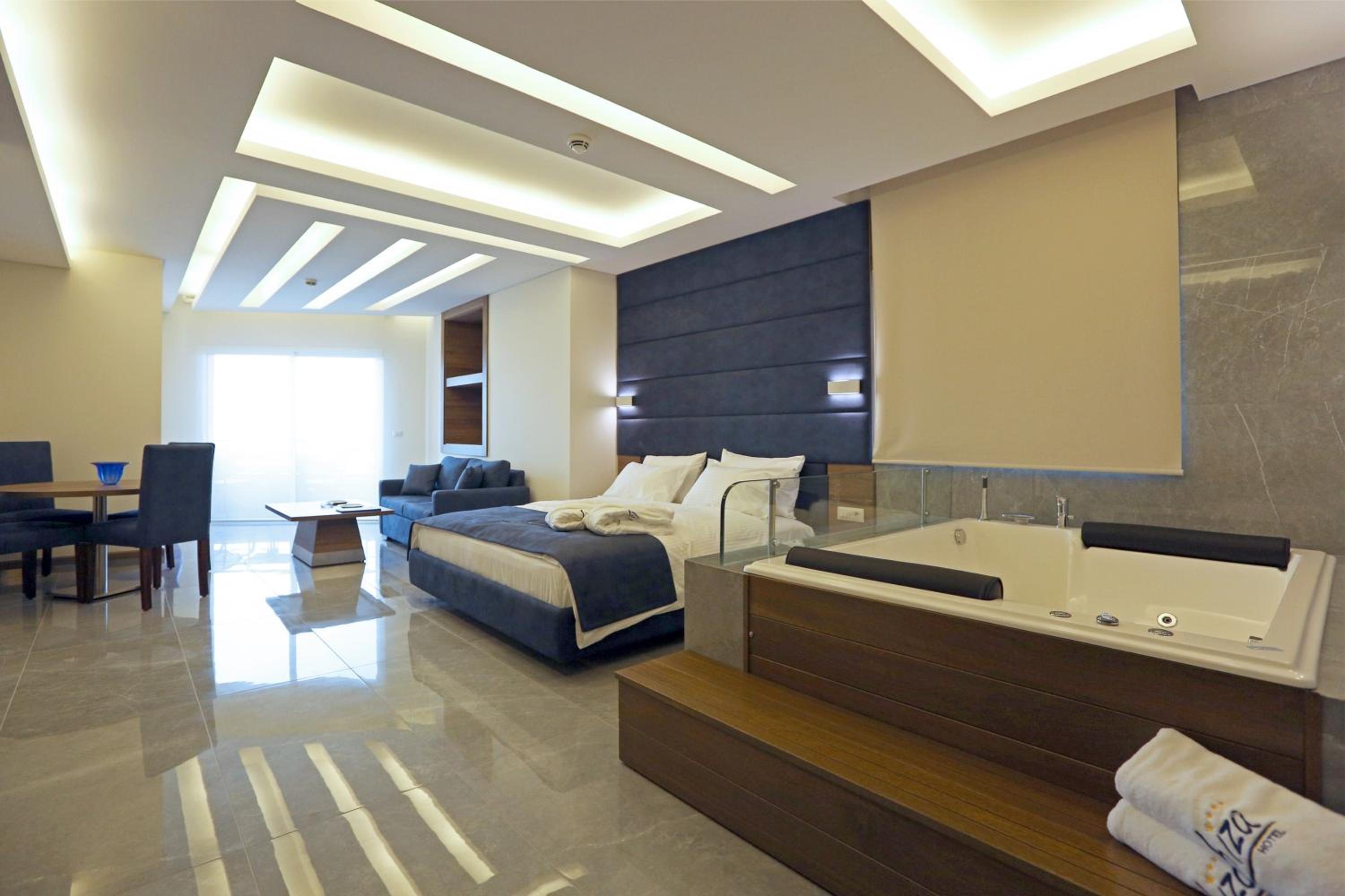 Executive Suite - Photo 18