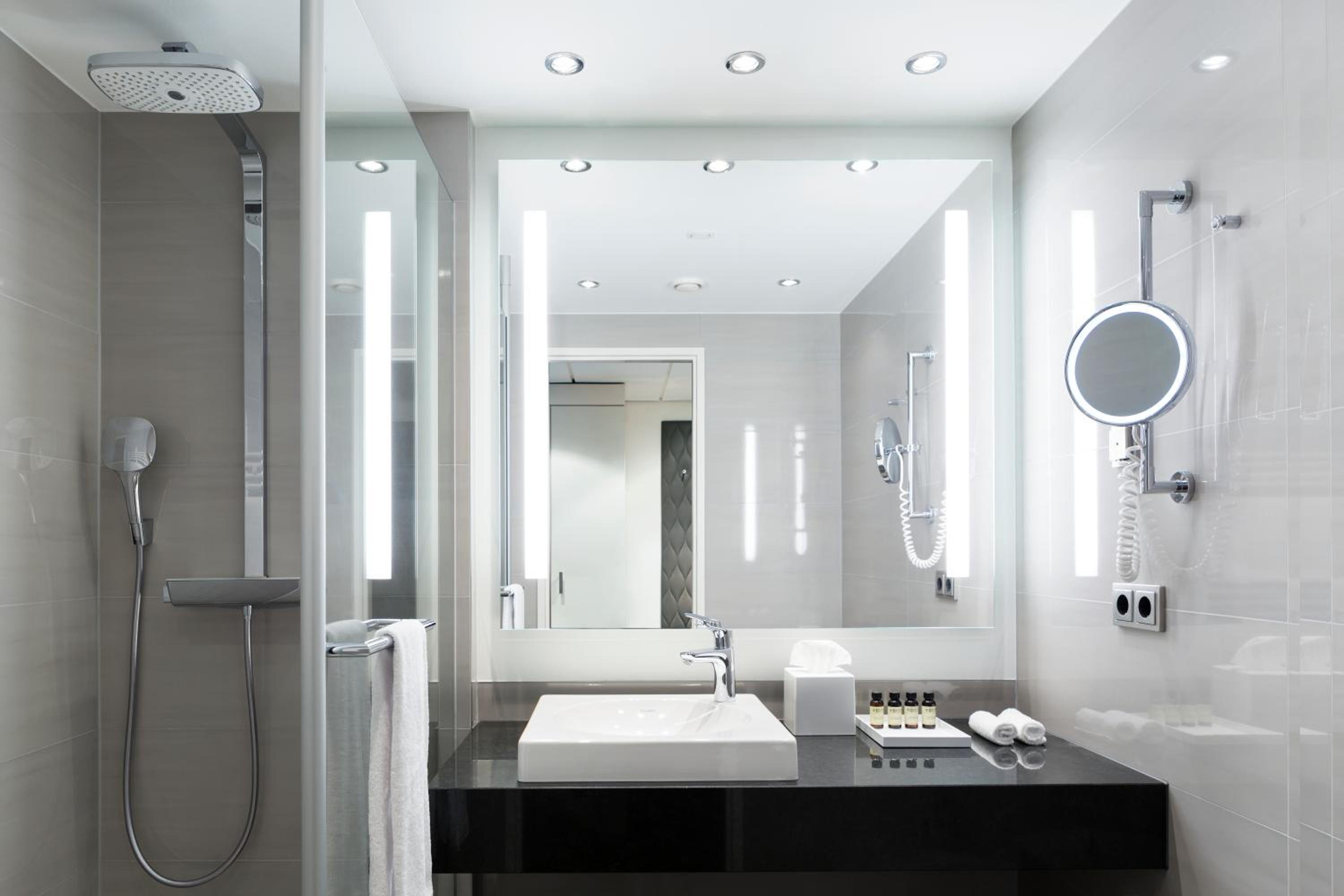 Deluxe Double or Twin Room - Photo 7