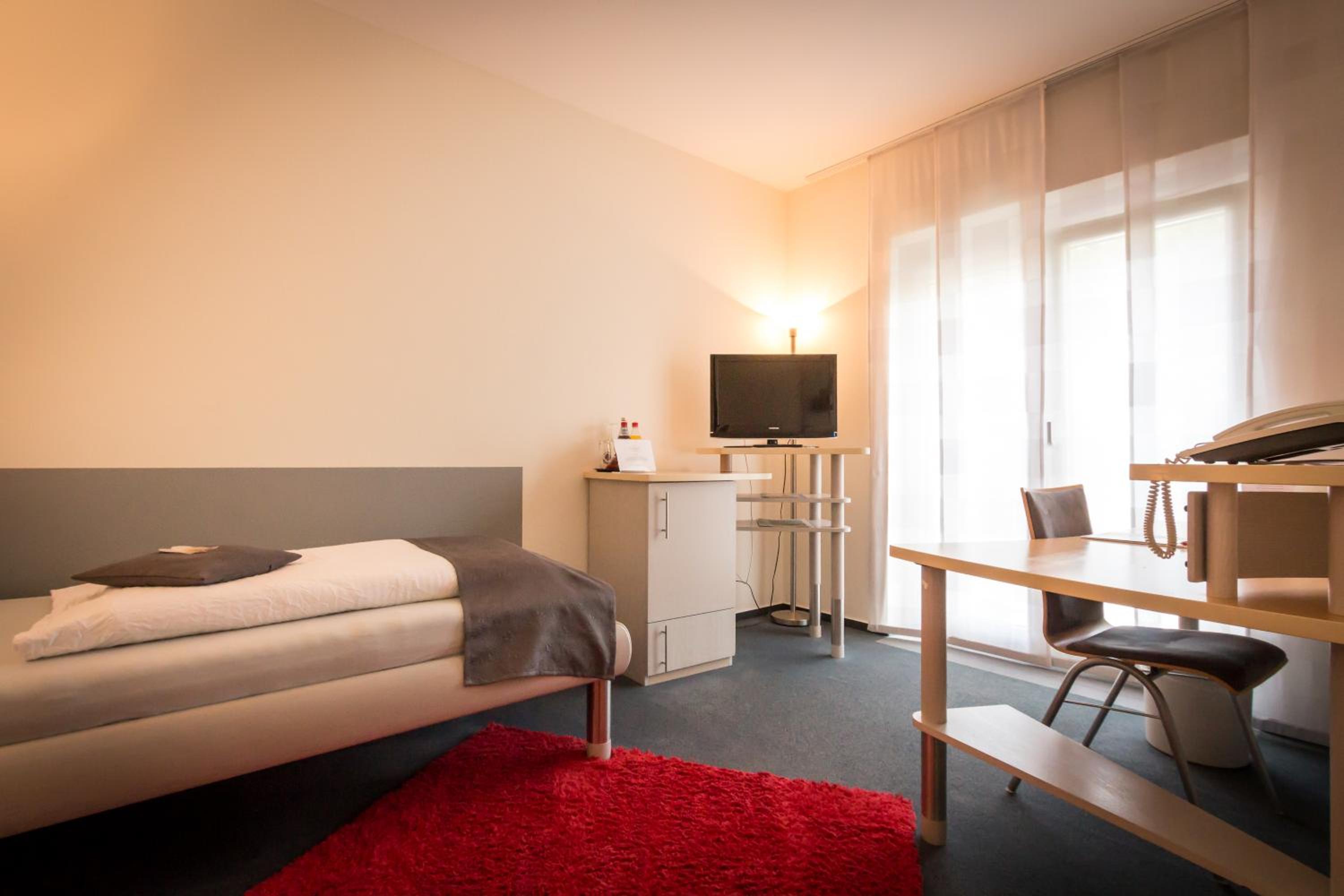 Single Room photo 2