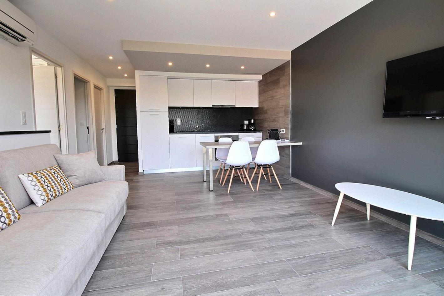 One-Bedroom Apartment - Photo 1