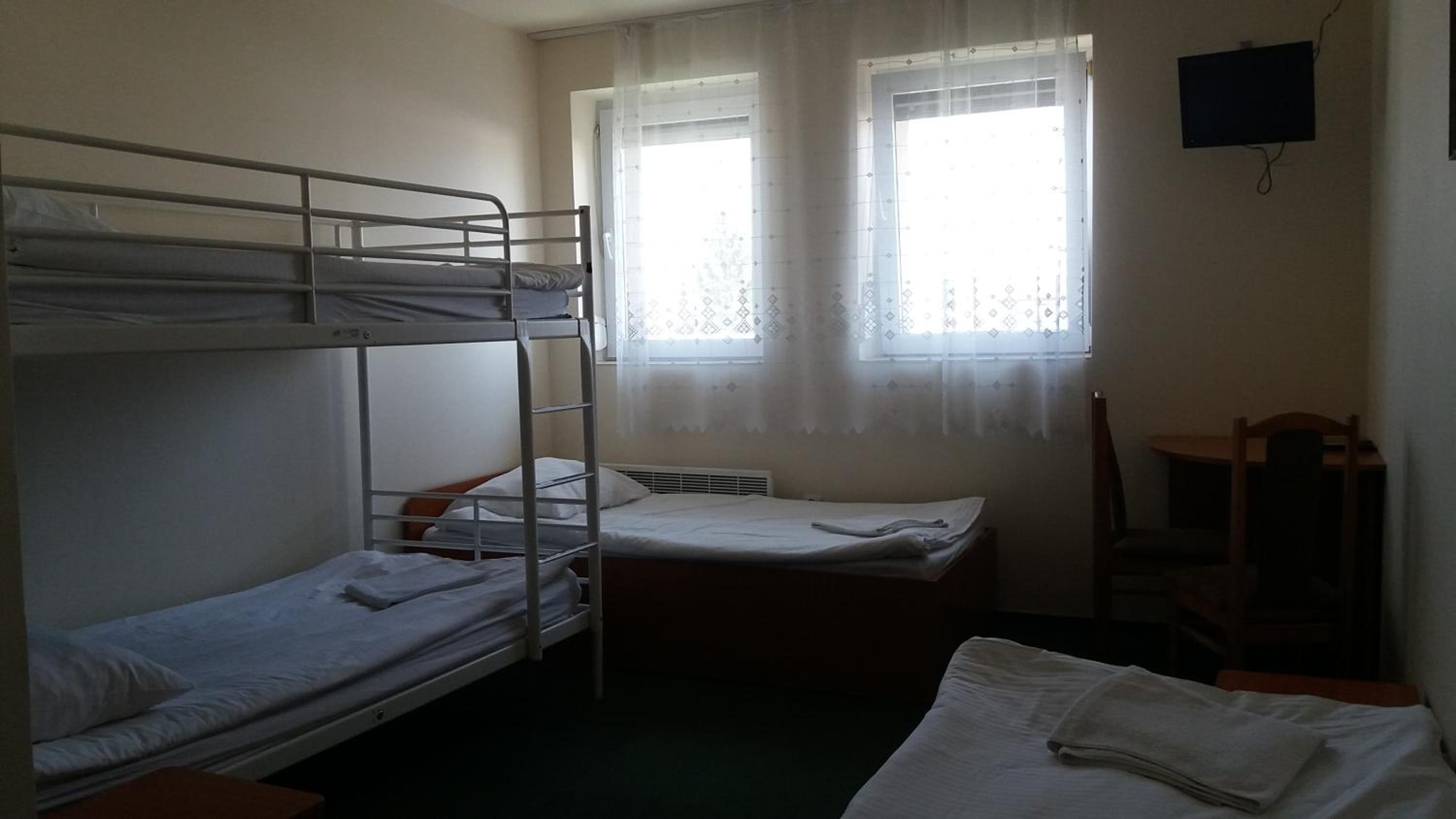 Bed in 5-Bed Male Dormitory Room photo 2
