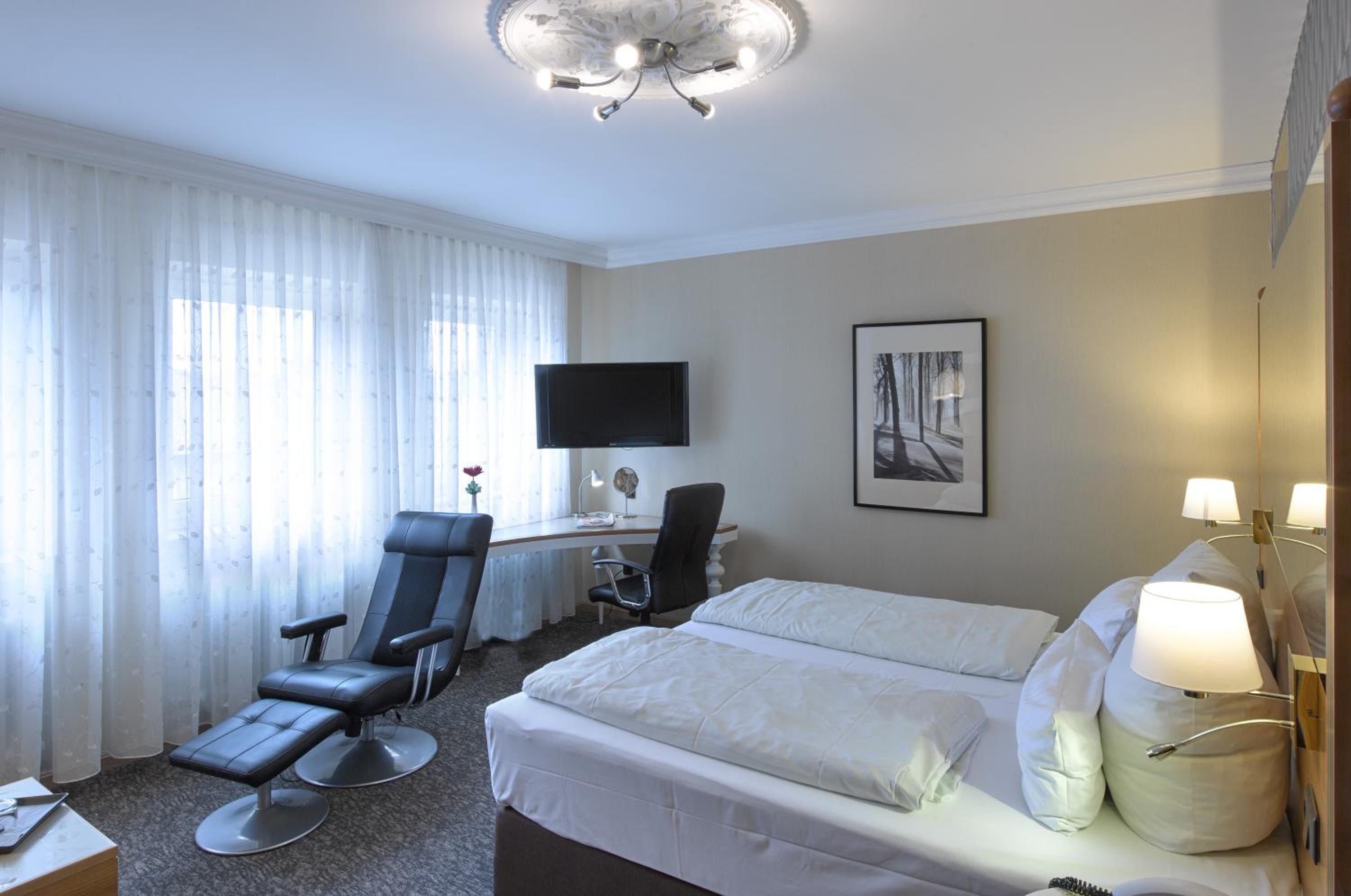 Deluxe Double or Twin Room - Photo 4