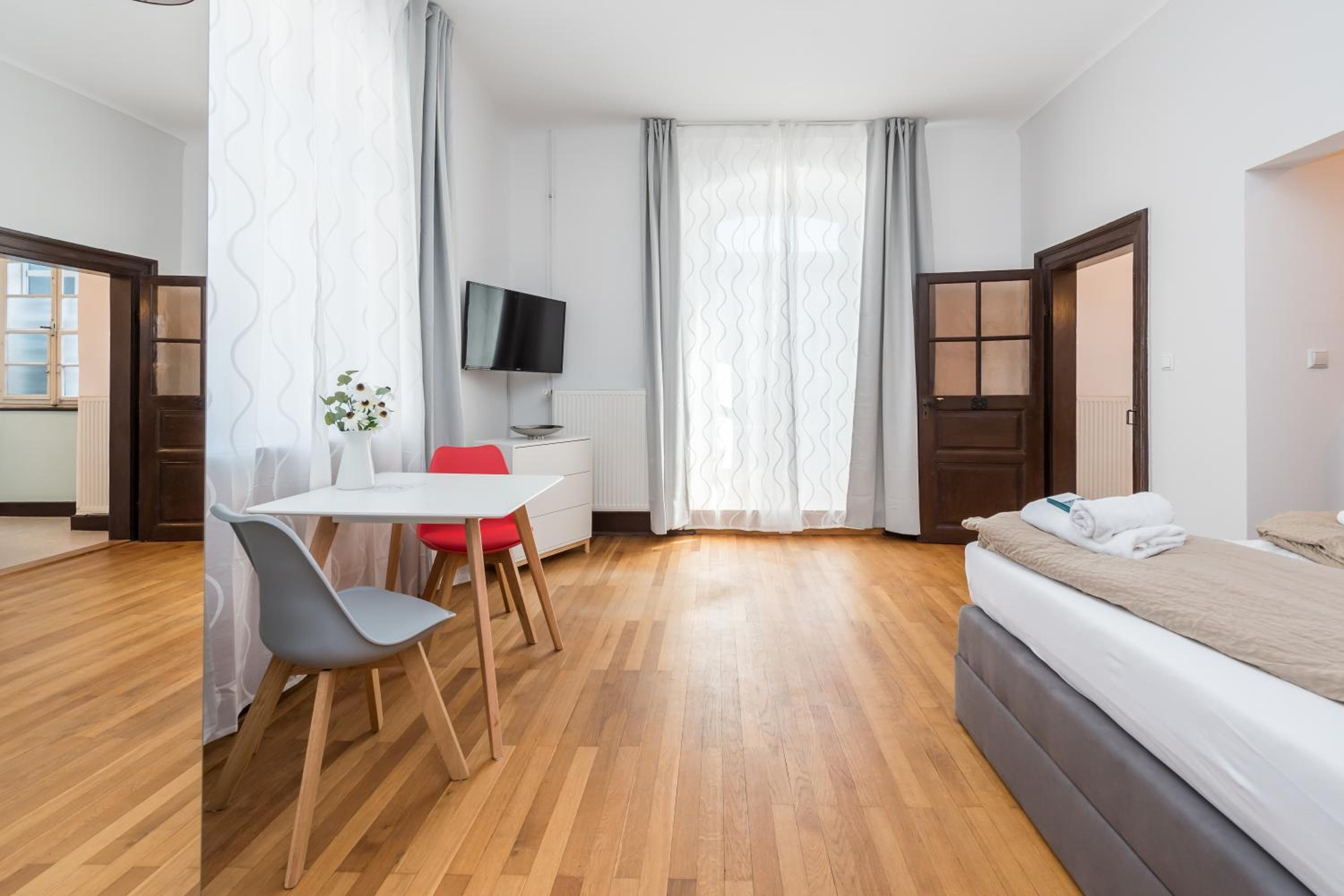 Studio Apartment - Photo 3