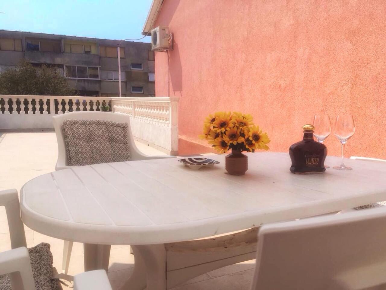 Apartment with Terrace - Photo 29