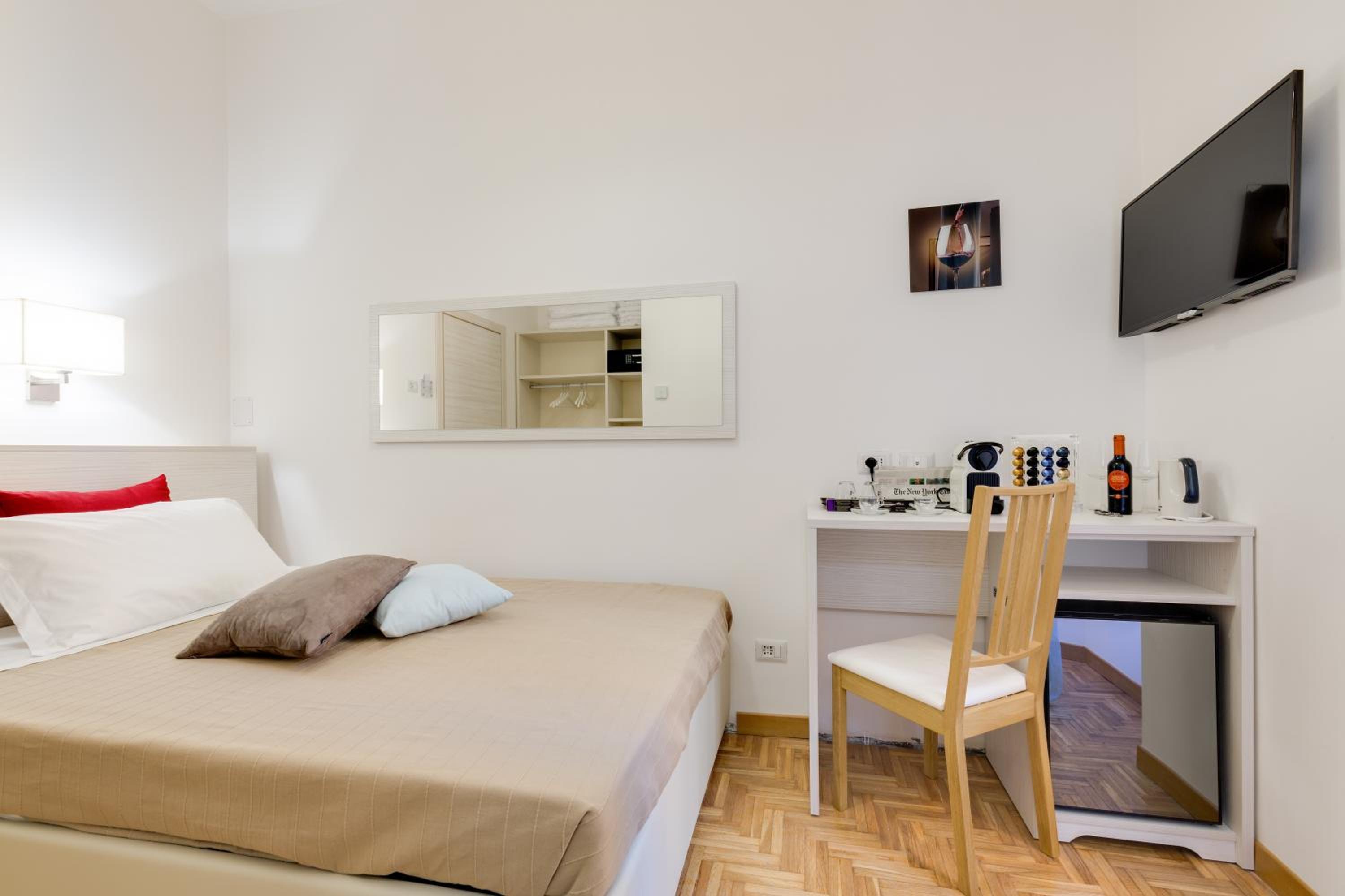 Standard Double Room photo 2