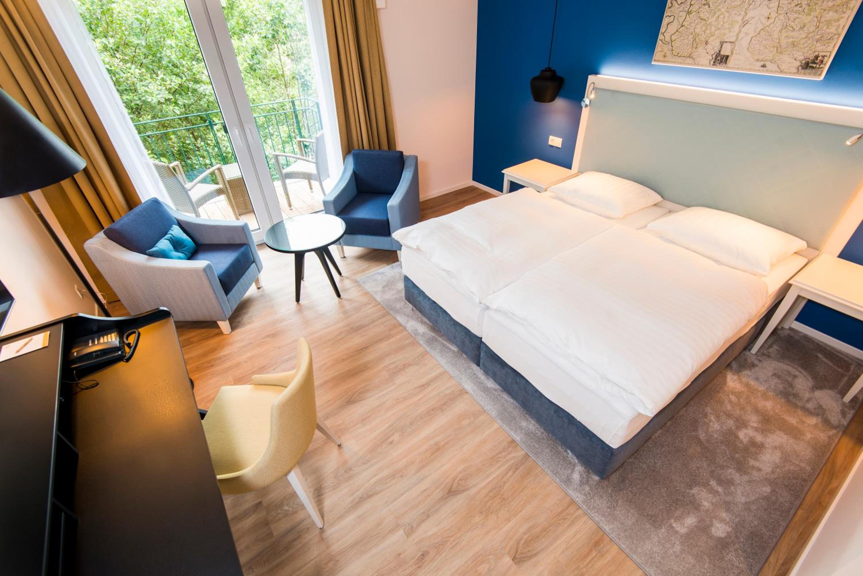 Wohnzimmer mit Balkon