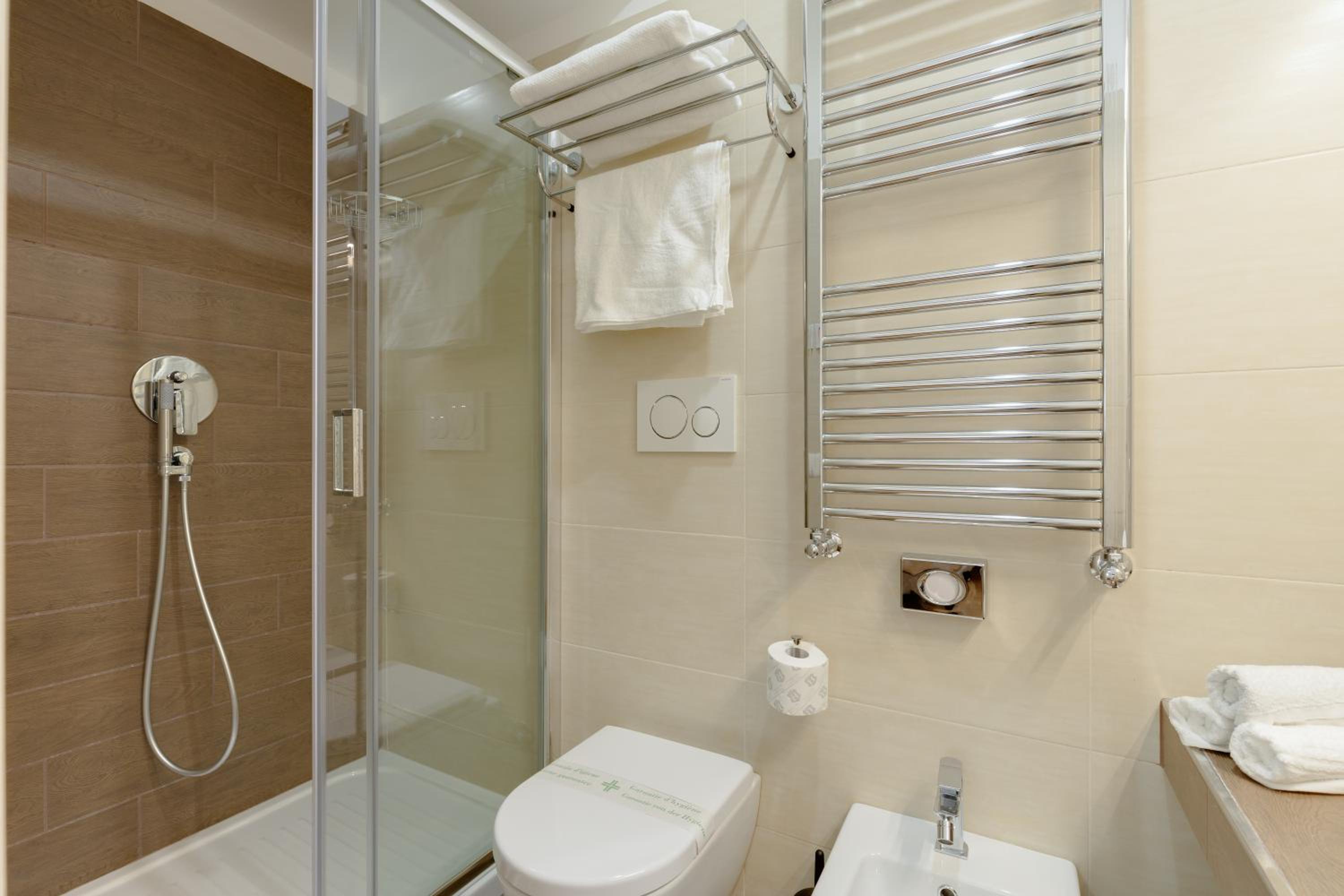 Deluxe Double or Twin Room photo 2
