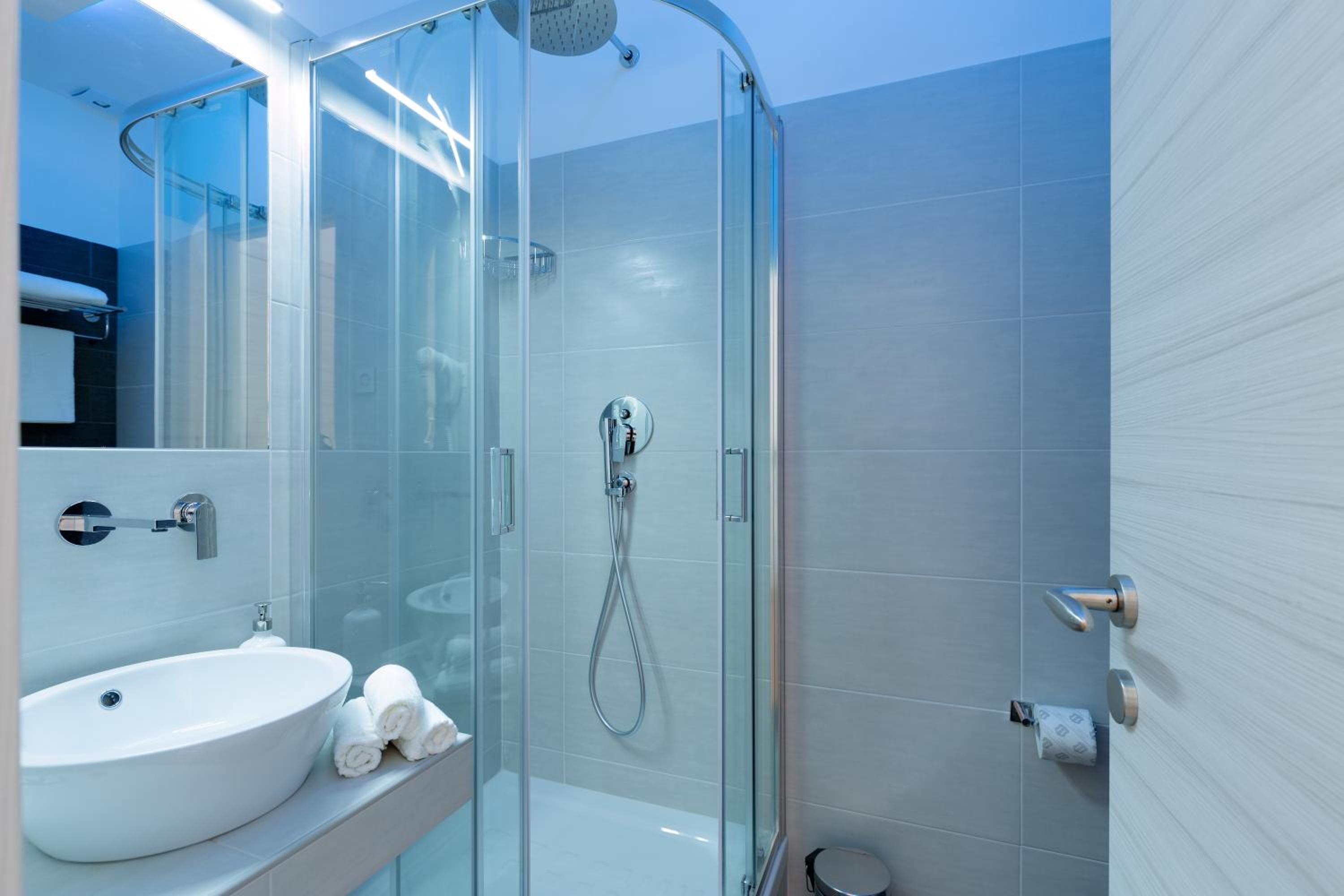 Deluxe Double or Twin Room with Balcony photo 2
