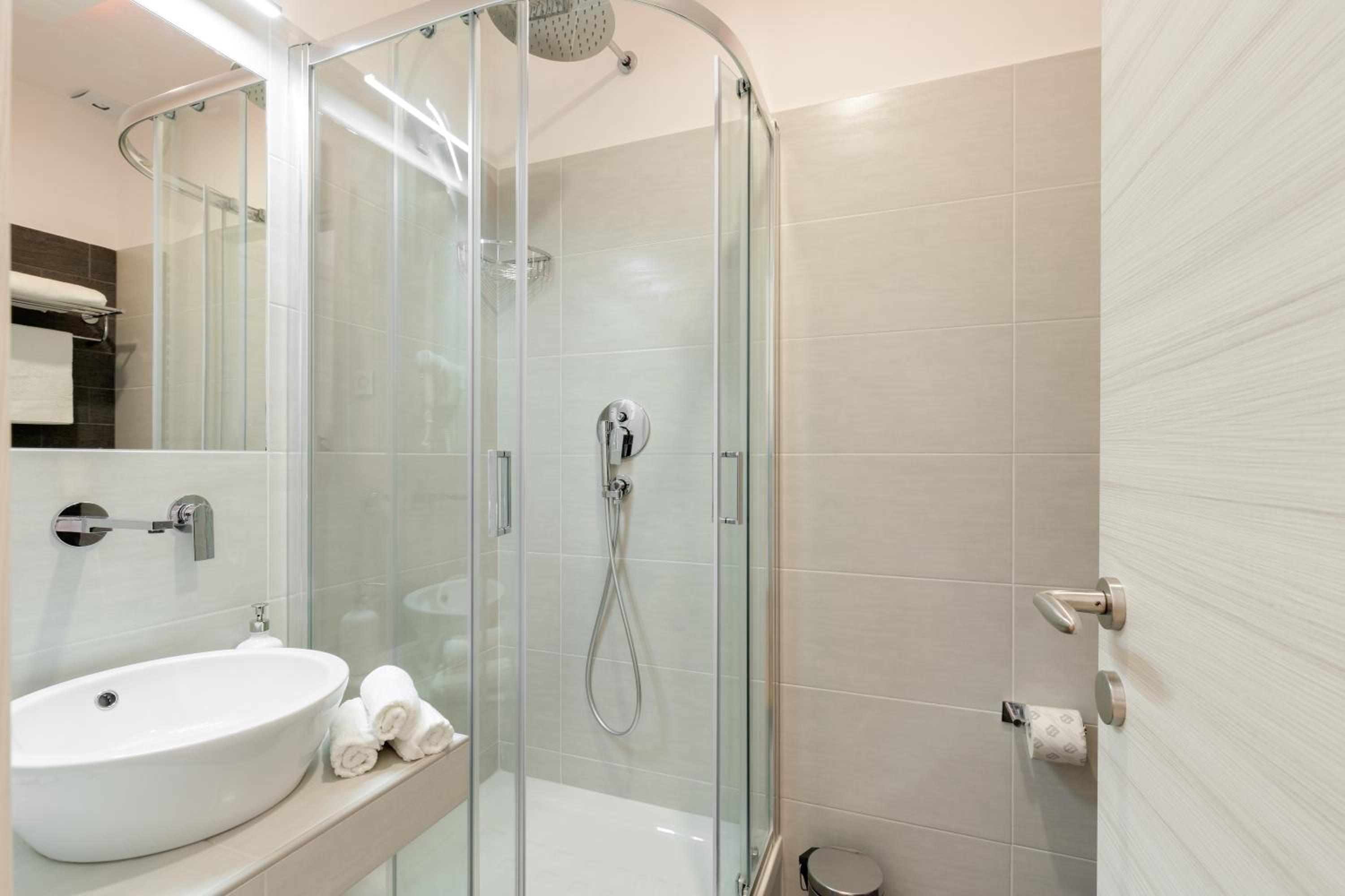 Deluxe Double or Twin Room with Balcony photo 3