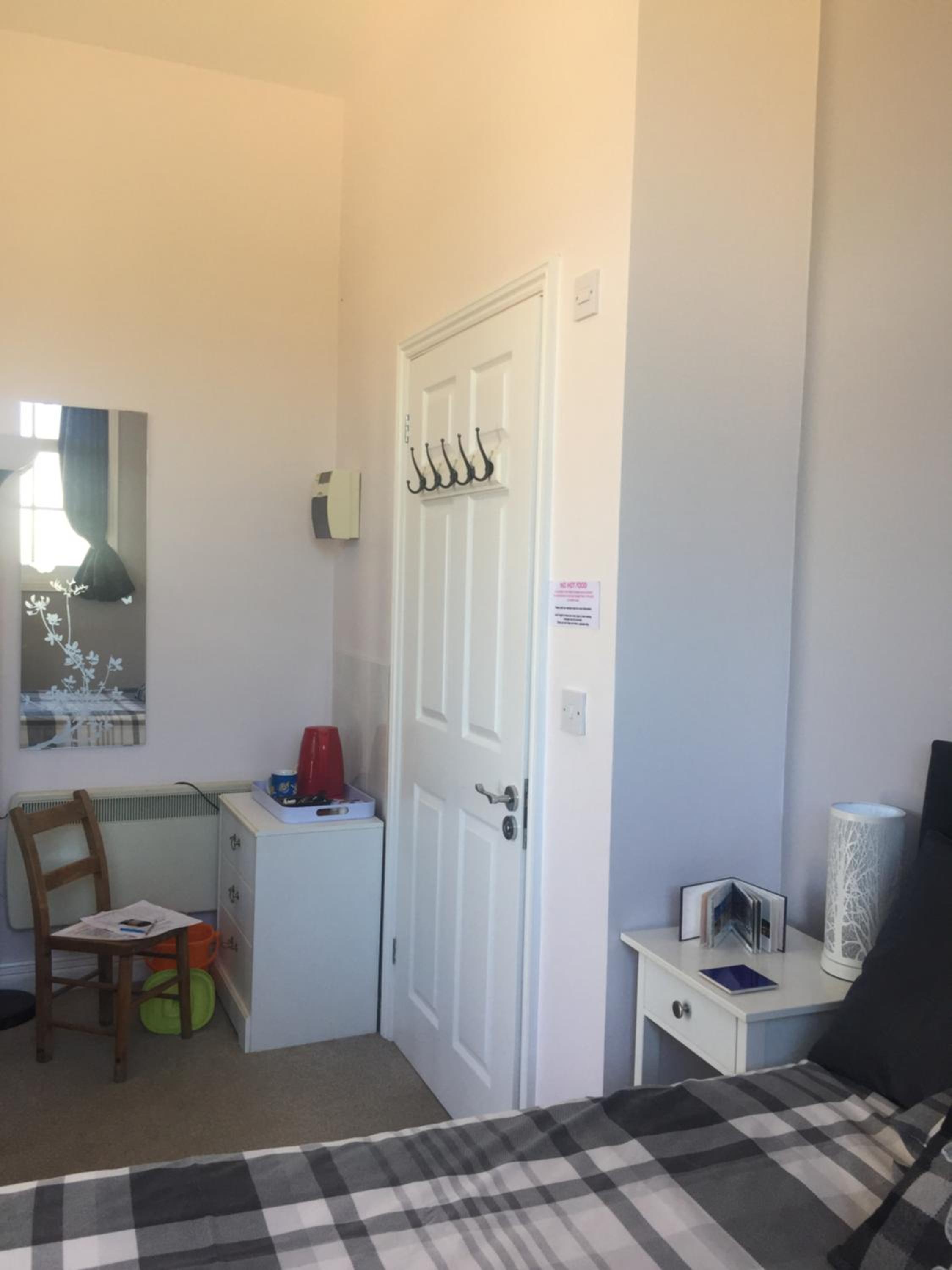 Family Room with Private Bathroom - Photo 4