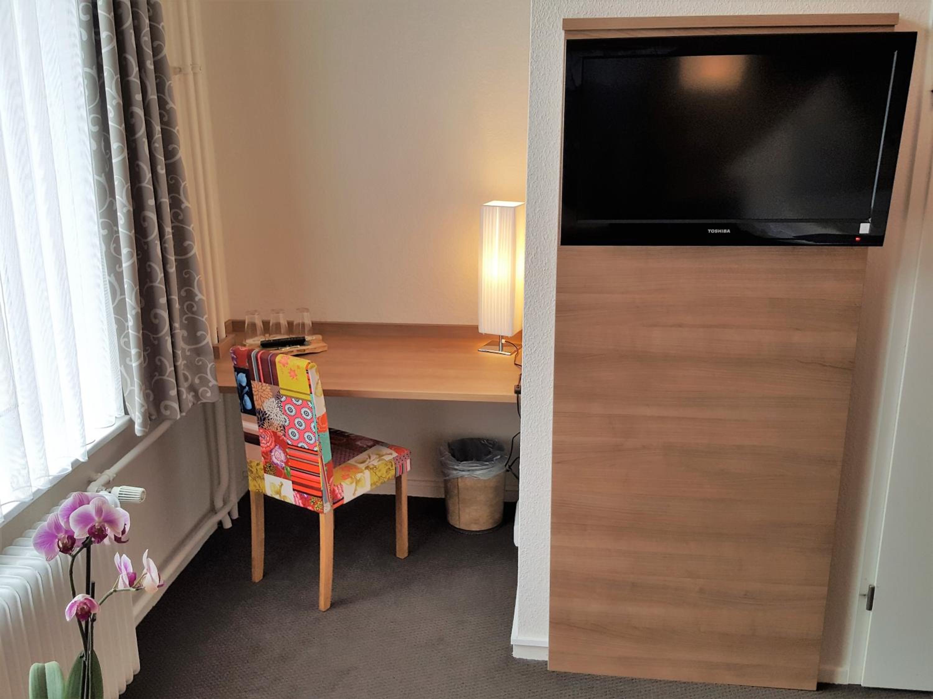 Triple Room with Shower and Toilet photo 2