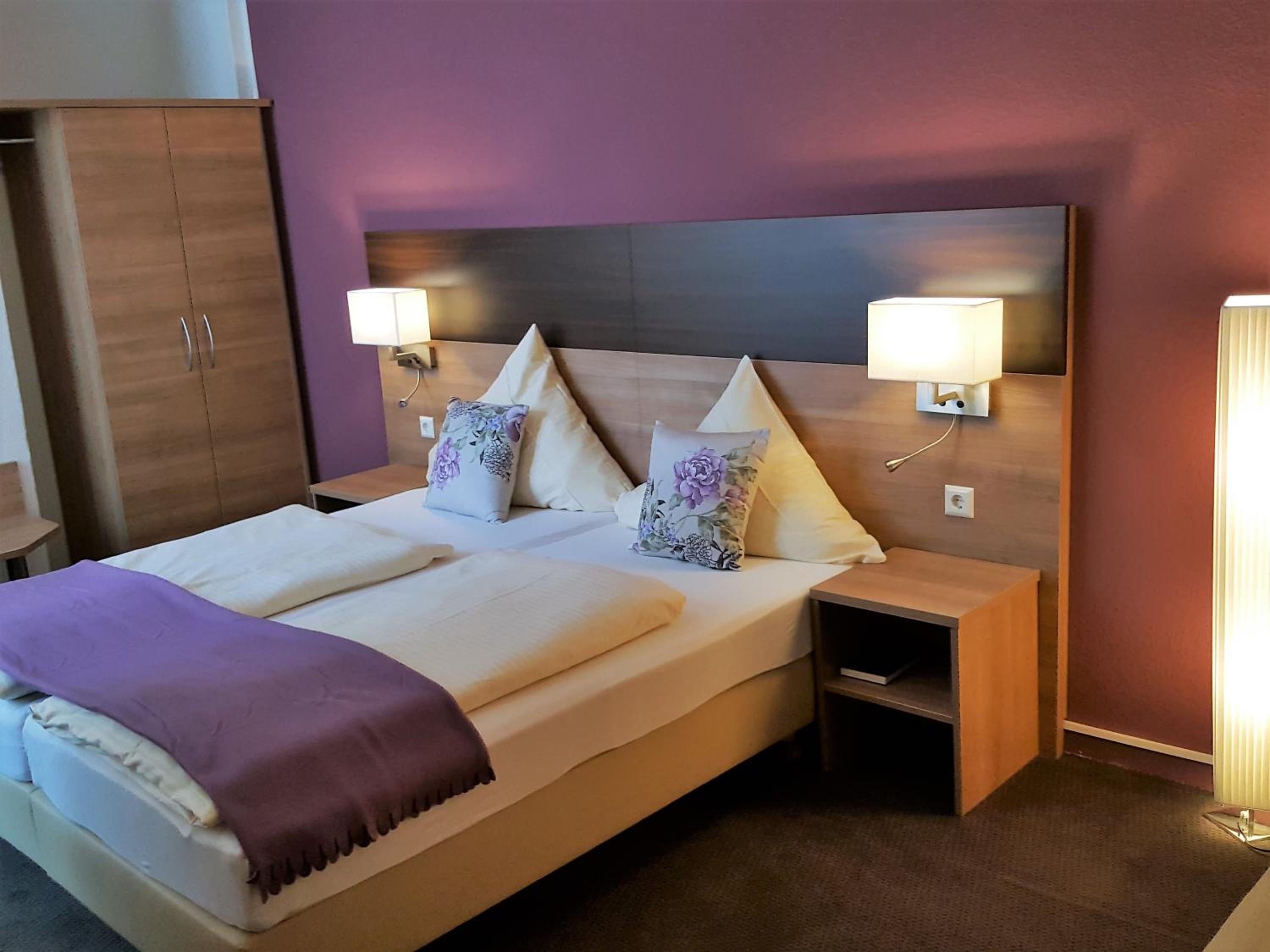 Double Room with Shower and Toilet photo 2